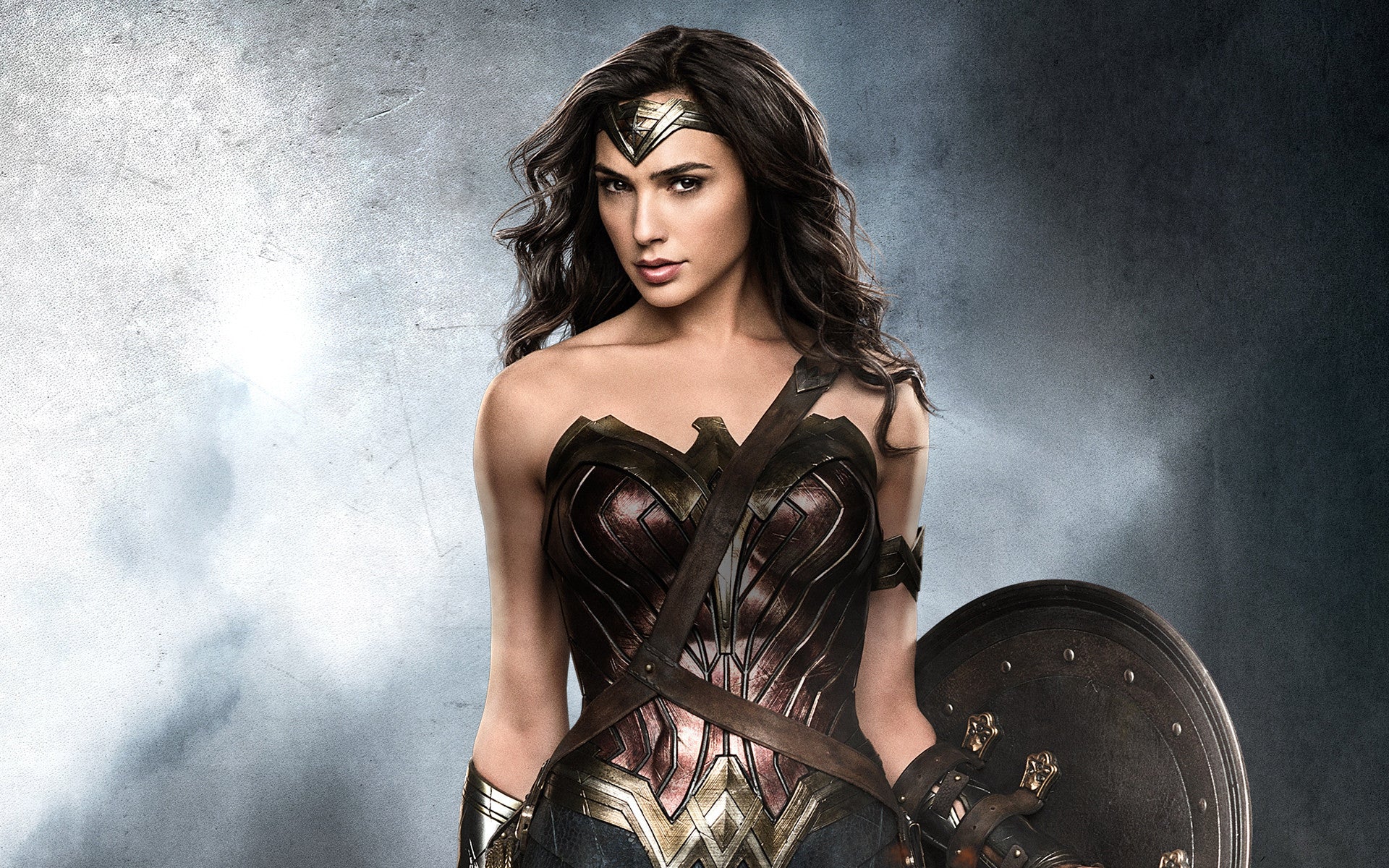 WHY GAL GADOT IS OUR GIRLCRUSH!