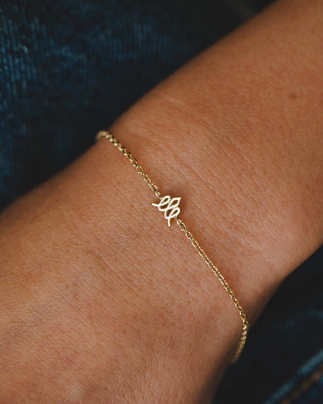 Crown gold chain bracelet