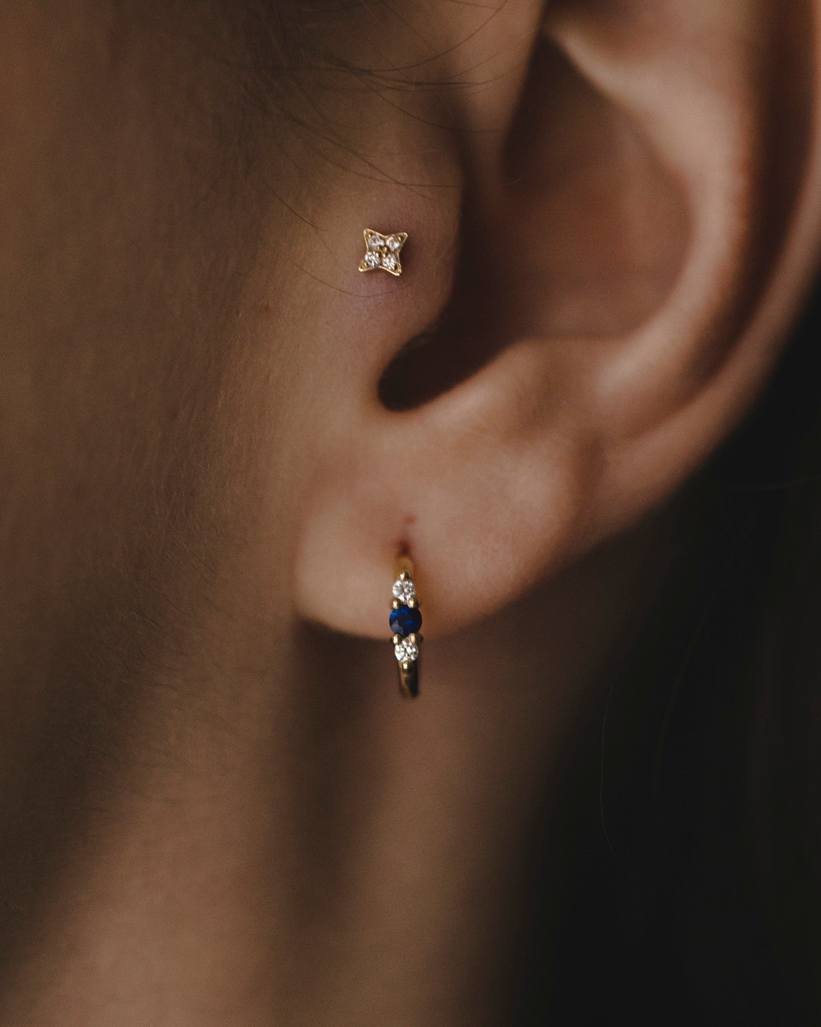 Audrey small Hoop With White Diamonds & Sapphire