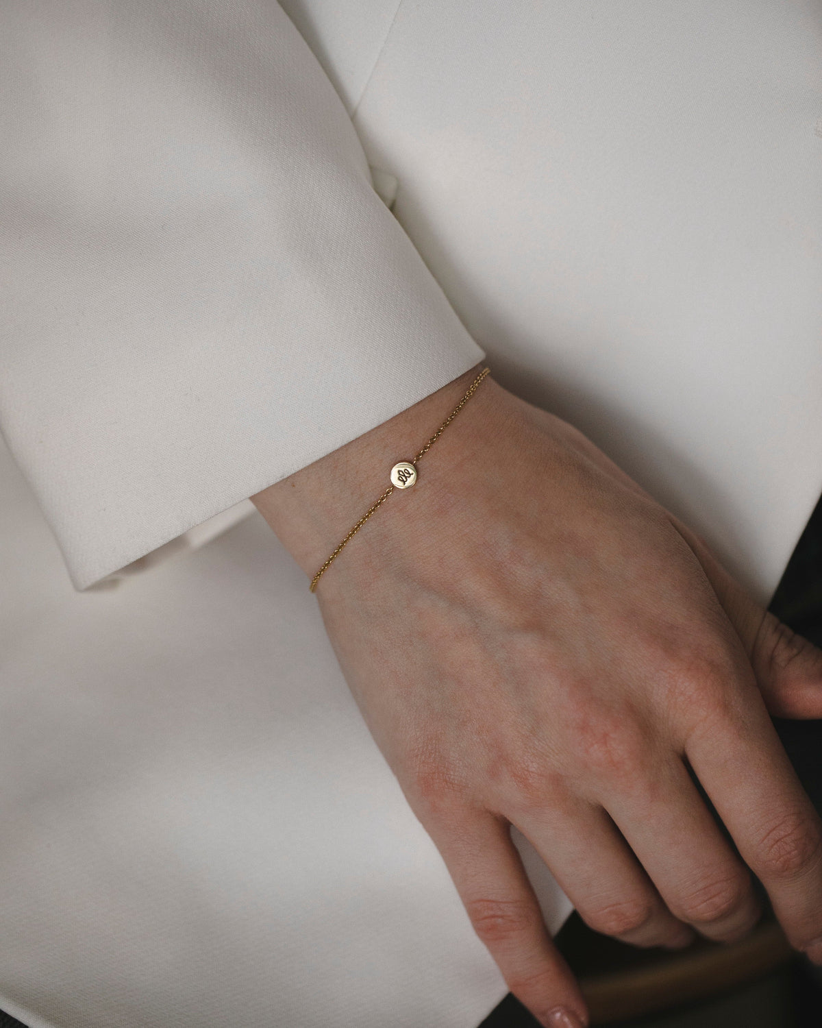 Round Crown element gold chain bracelet