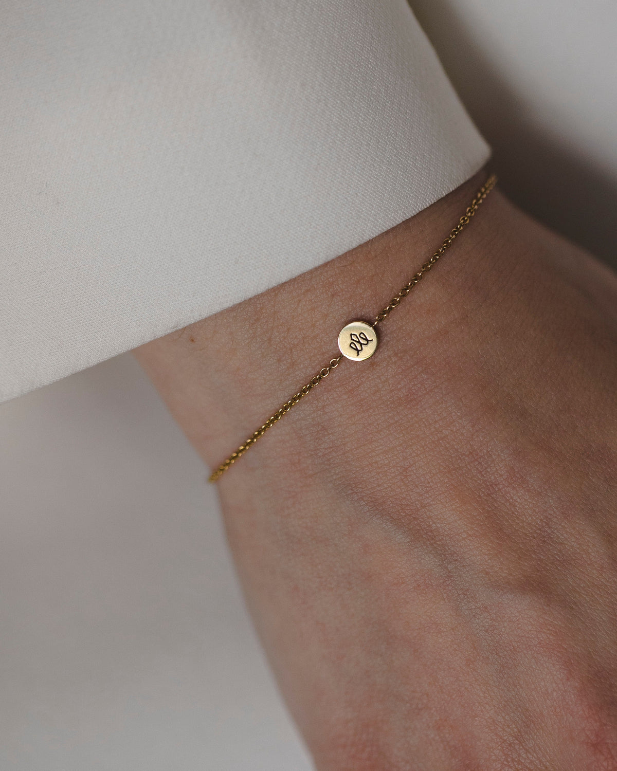 Round Crown element gold chain bracelet