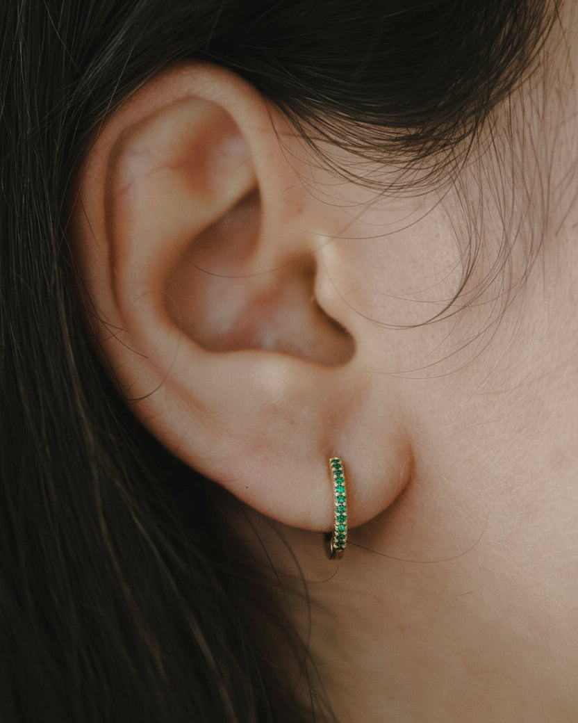 Khloé Medium Hoop Gold Earring with Emerlad