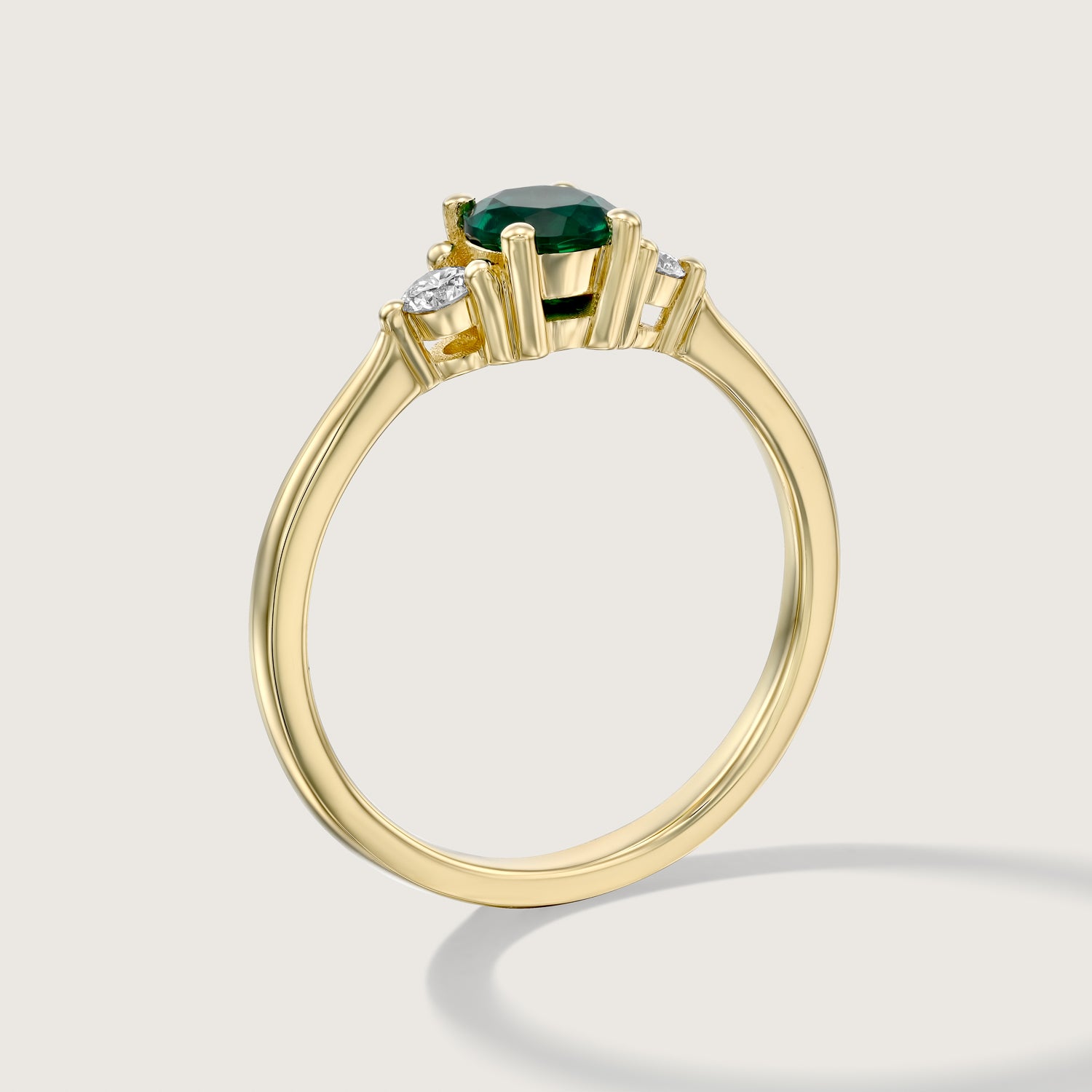 Audrey Gold Ring 4.5mm Emerald & Diamond