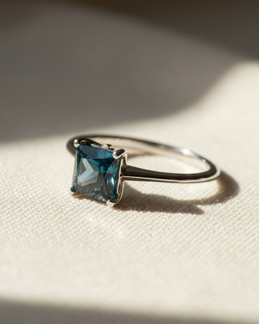 Garbo Ring With Blue Topaz