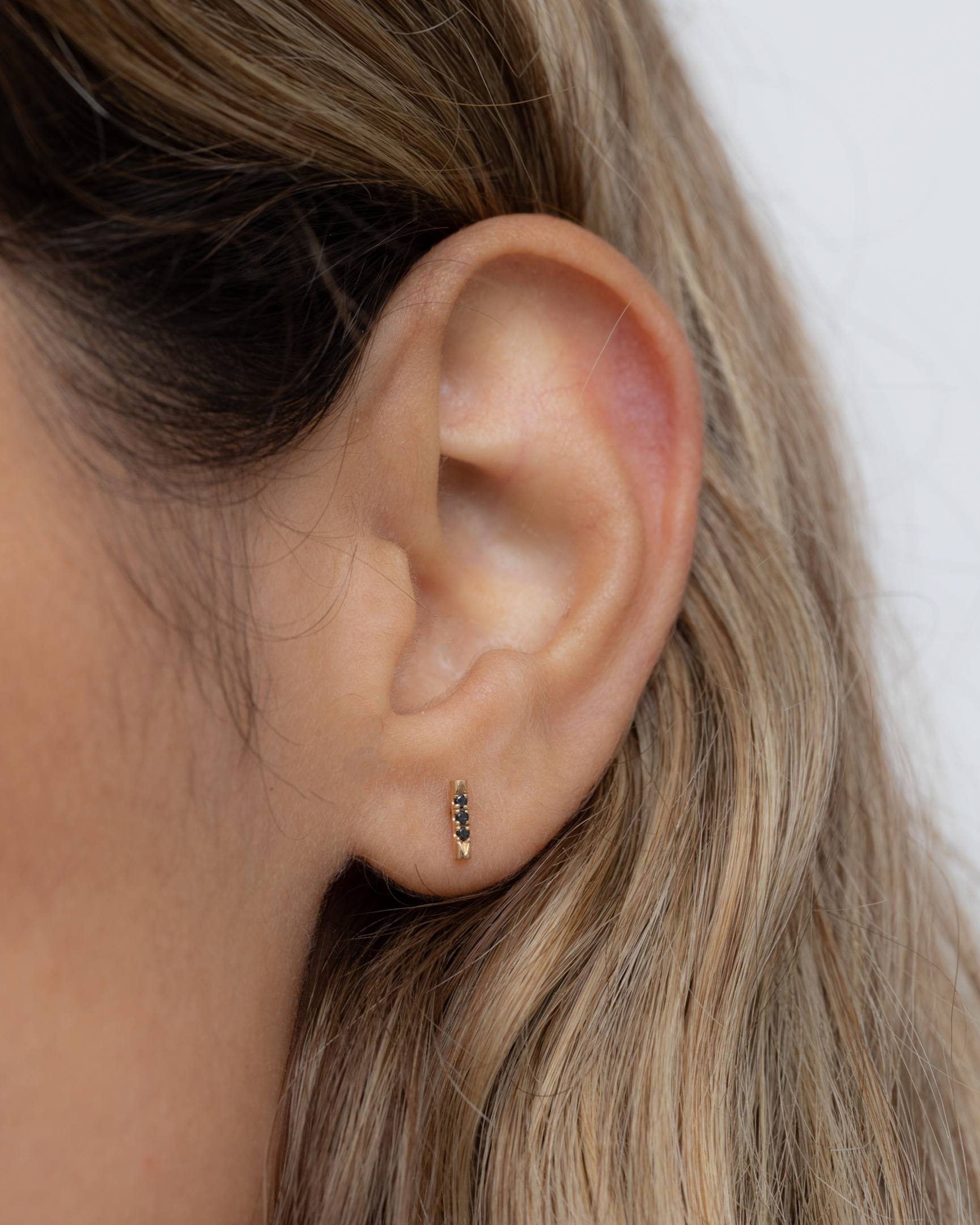 Valerie Gold Earring Black Diamonds