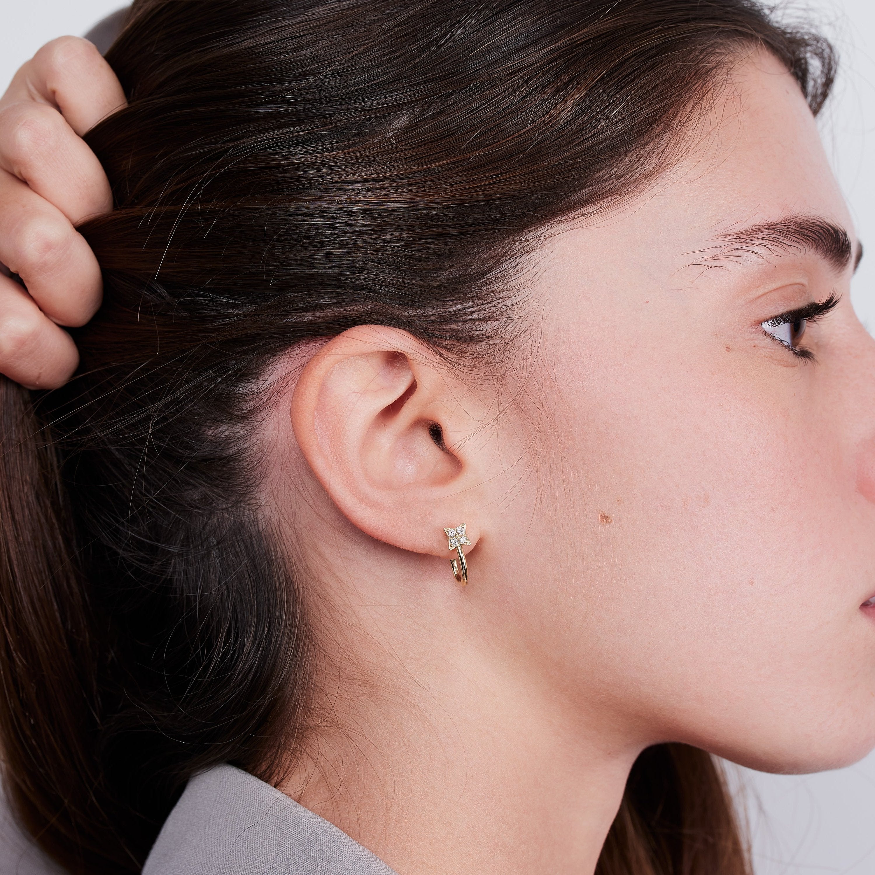 Venus English Hoop Earring with white Diamonds