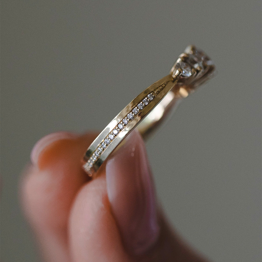 Suzana Gold Ring White Diamonds