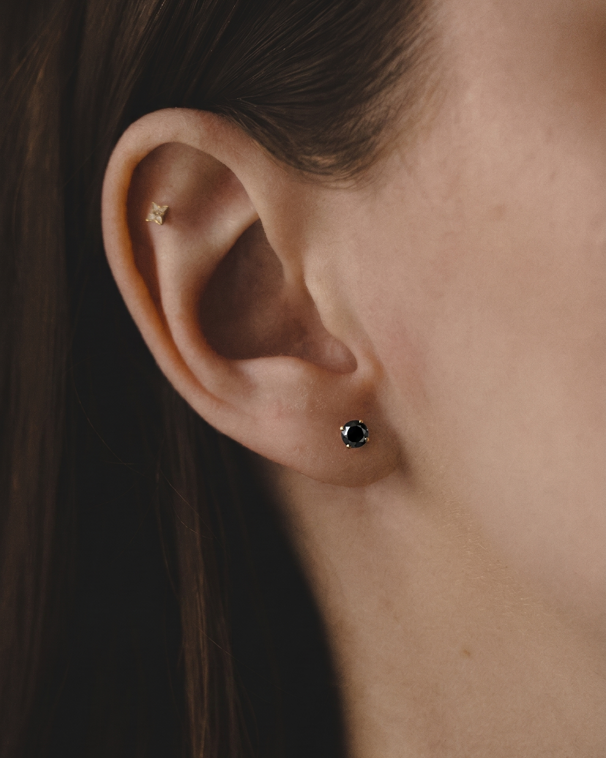 Martina Gold earring 4mm Black Diamond