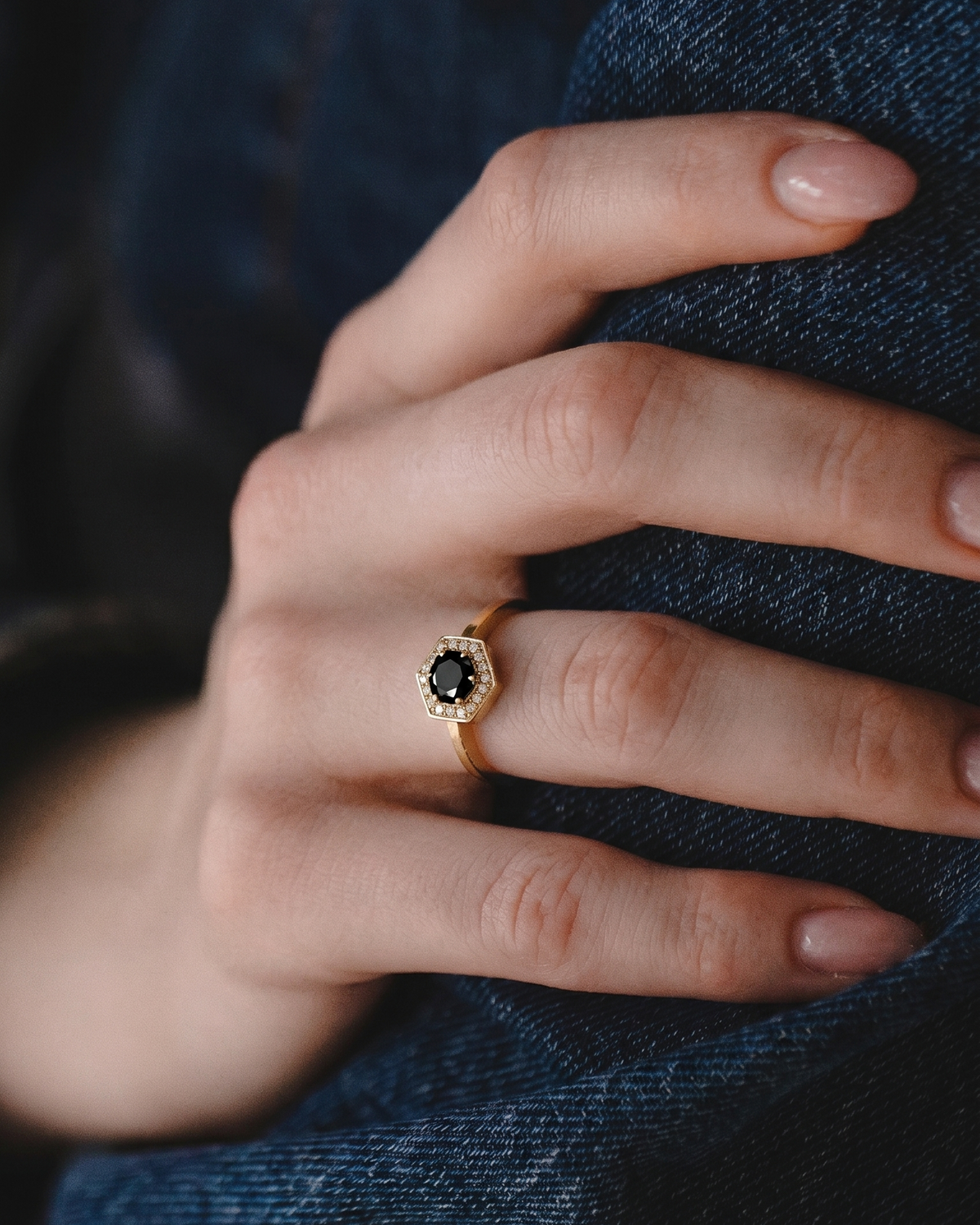 Amy Gold Ring Black 5mm Diamond