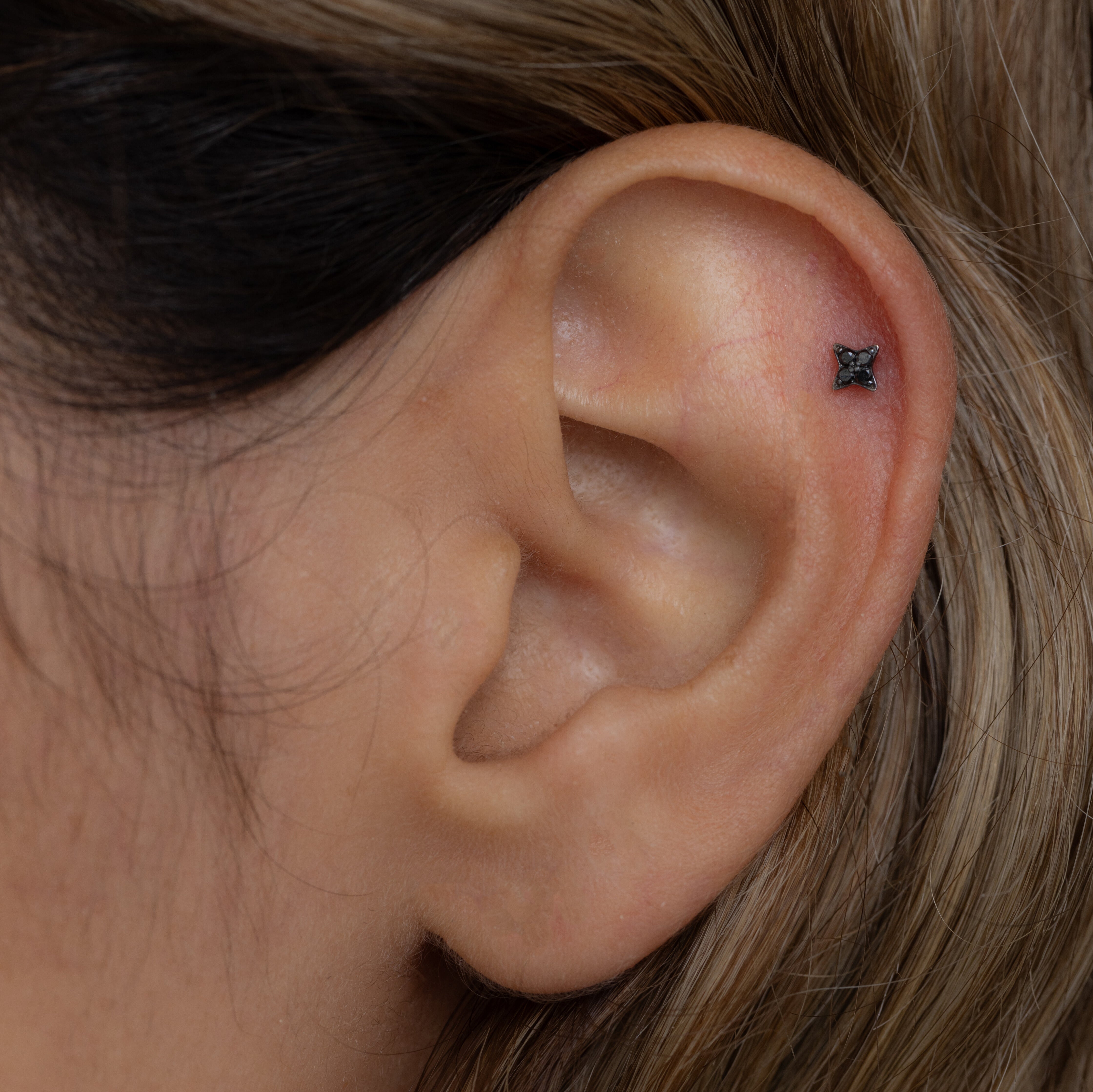 Mini Venus Piercing Gold Earring Black Diamonds