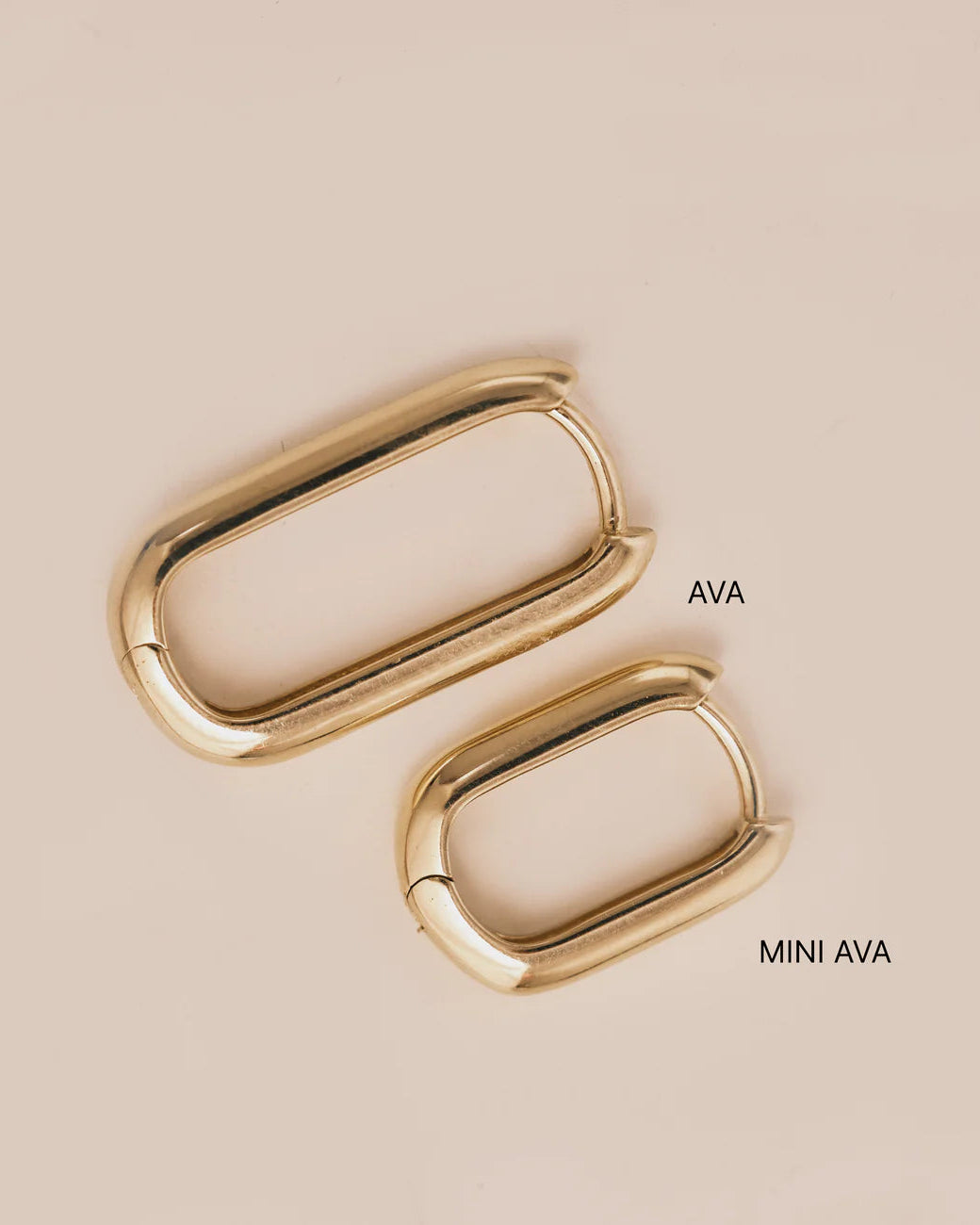 Mini Ava gold hoop earring