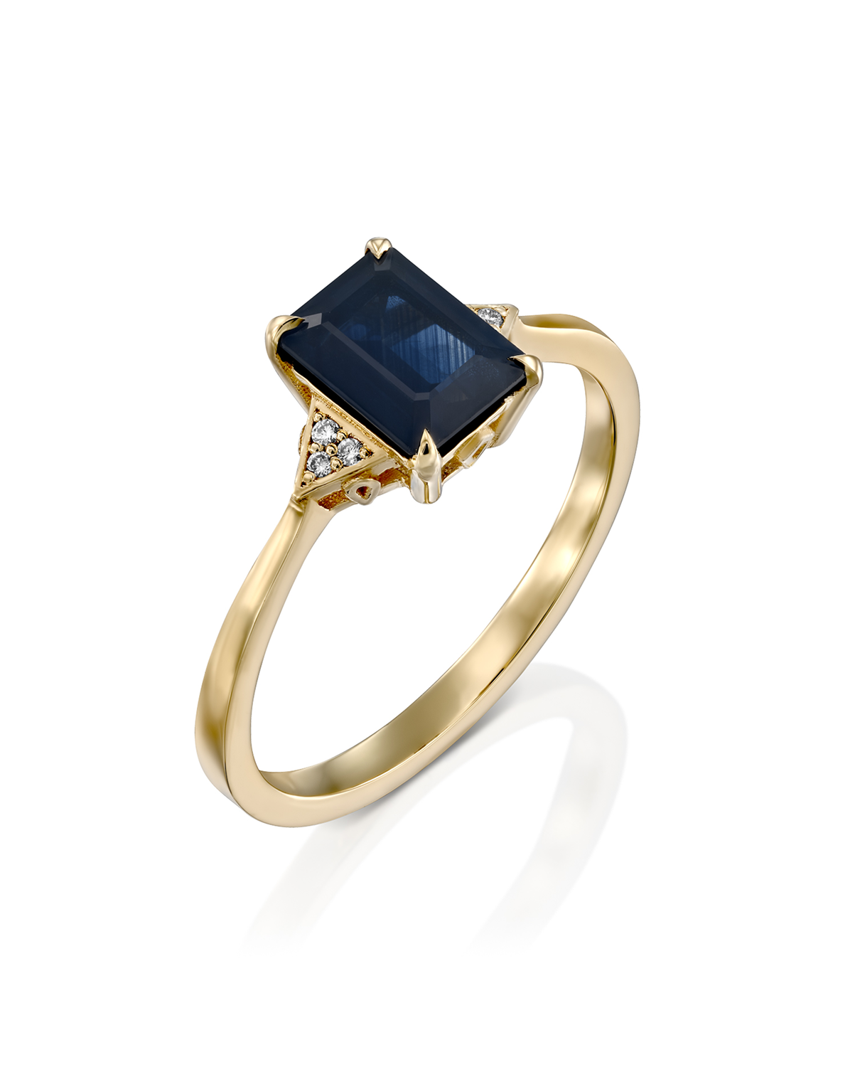Meghan Ring With Sapphire and diamonds