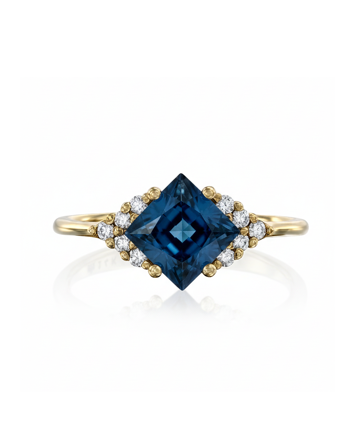 Juliette Ring With Diamonds and Blue Sapphire