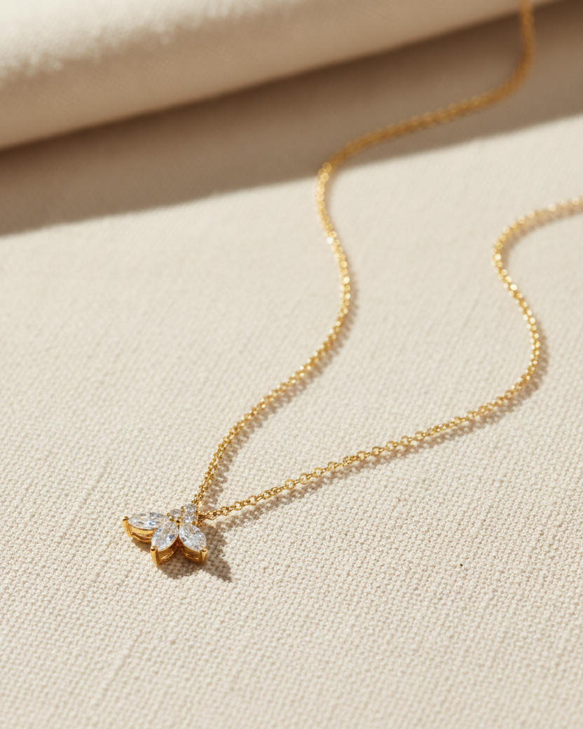 Jeanne Poisson Necklace White Diamonds