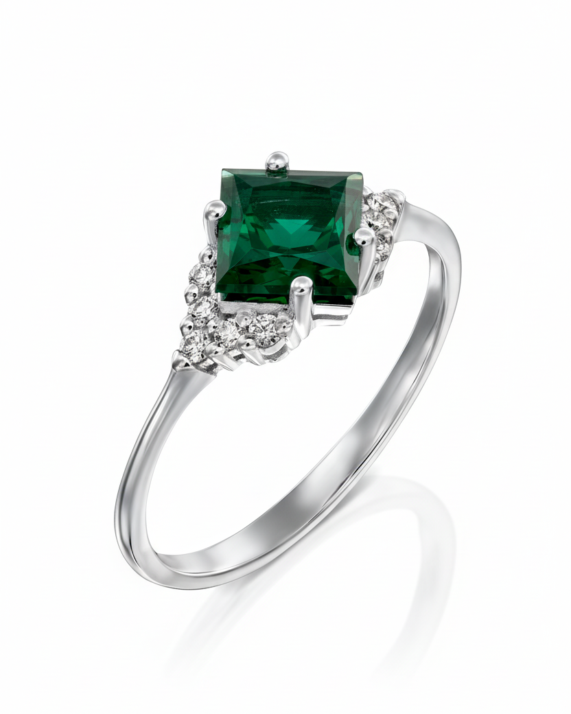 Juliette Ring With Diamonds and Emerald