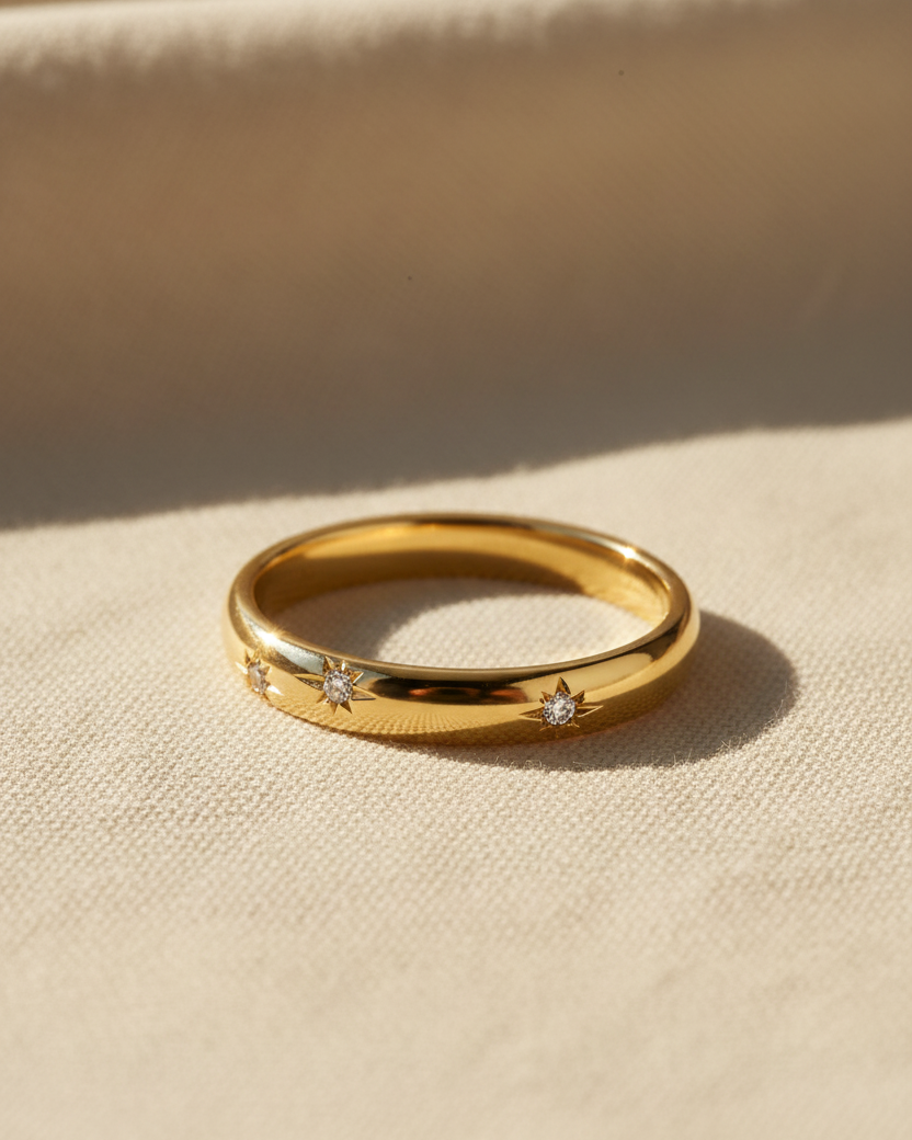 Dylan Gold Ring Diamonds Star Setting