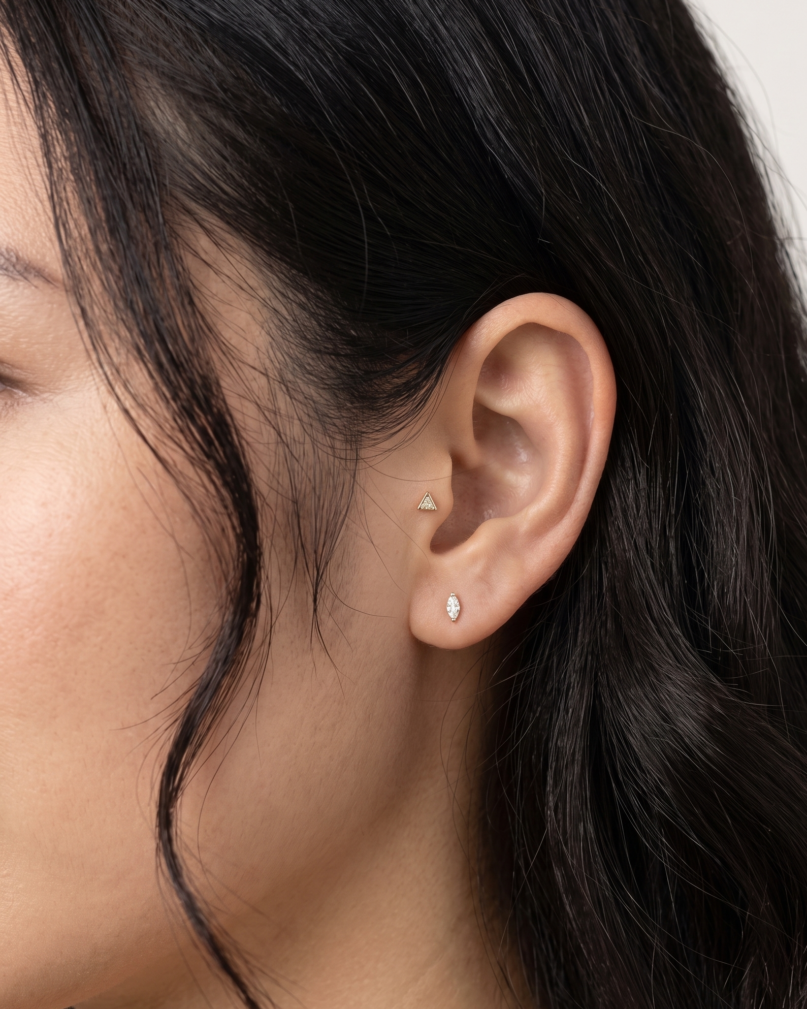 Amber earring with white diamond