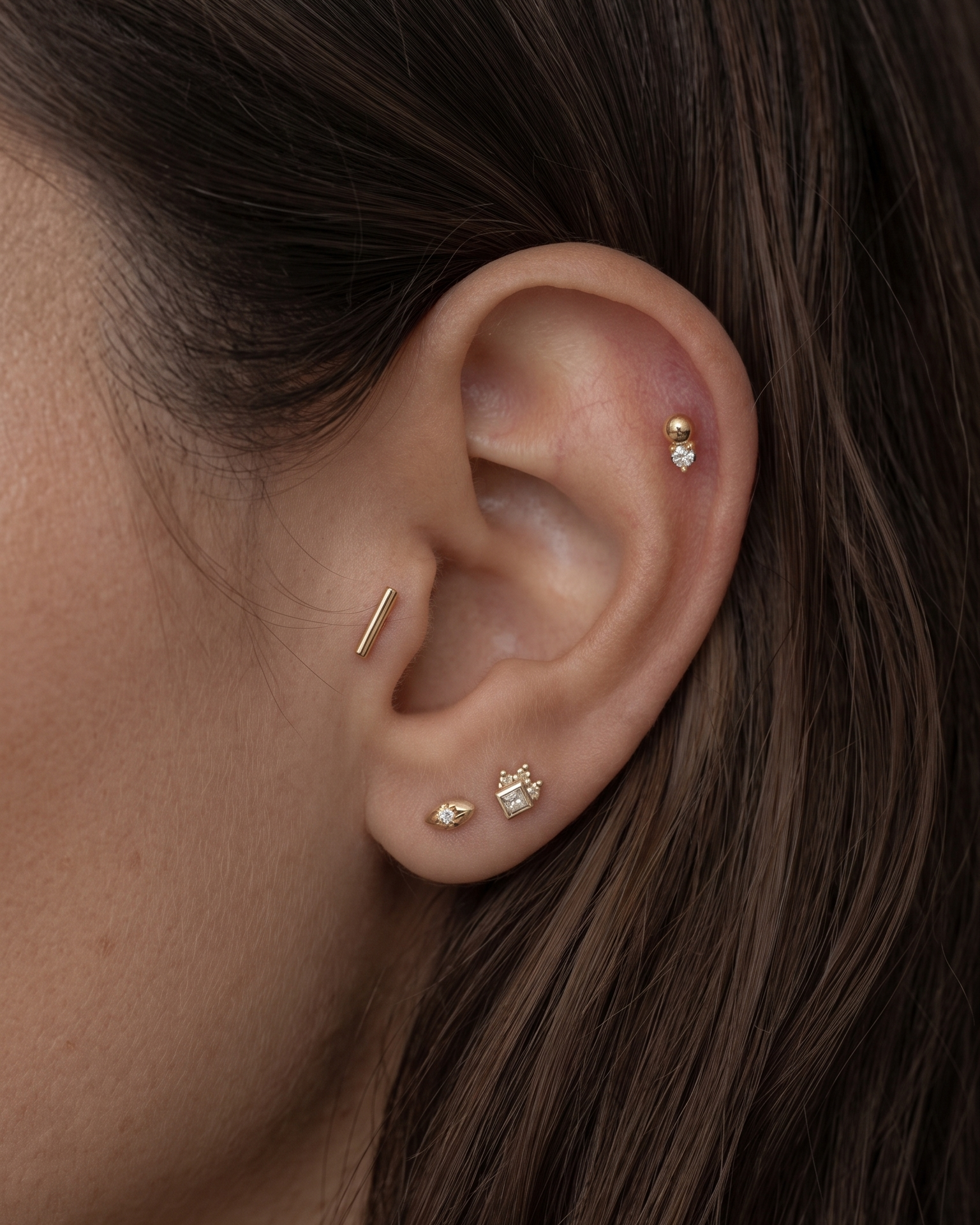 Veronica piercing earring with white diamonds