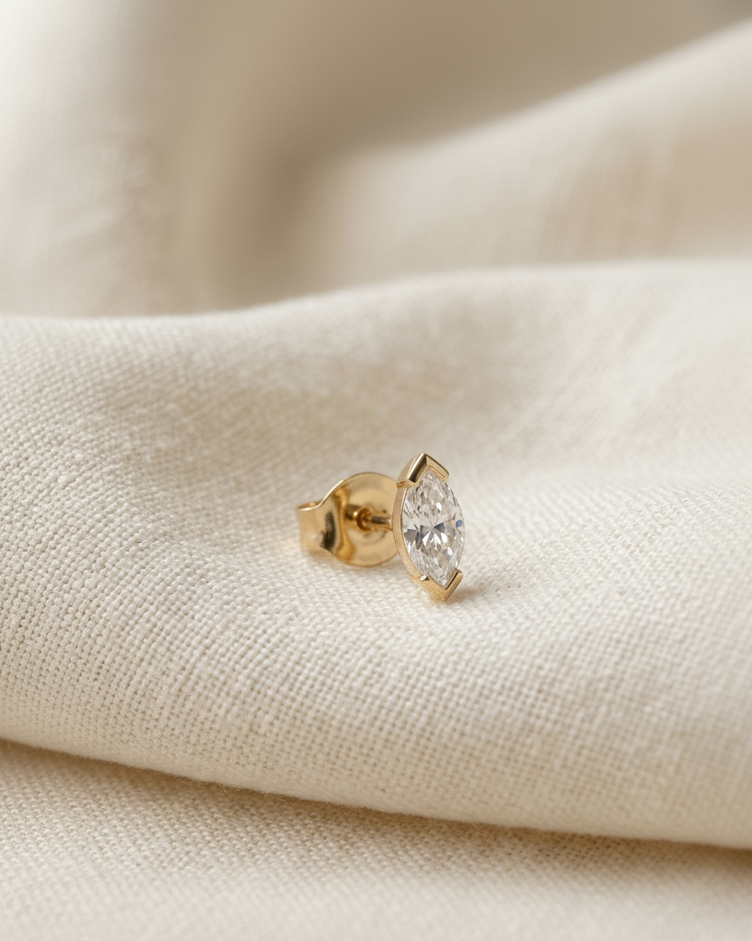 Amber earring with white diamond