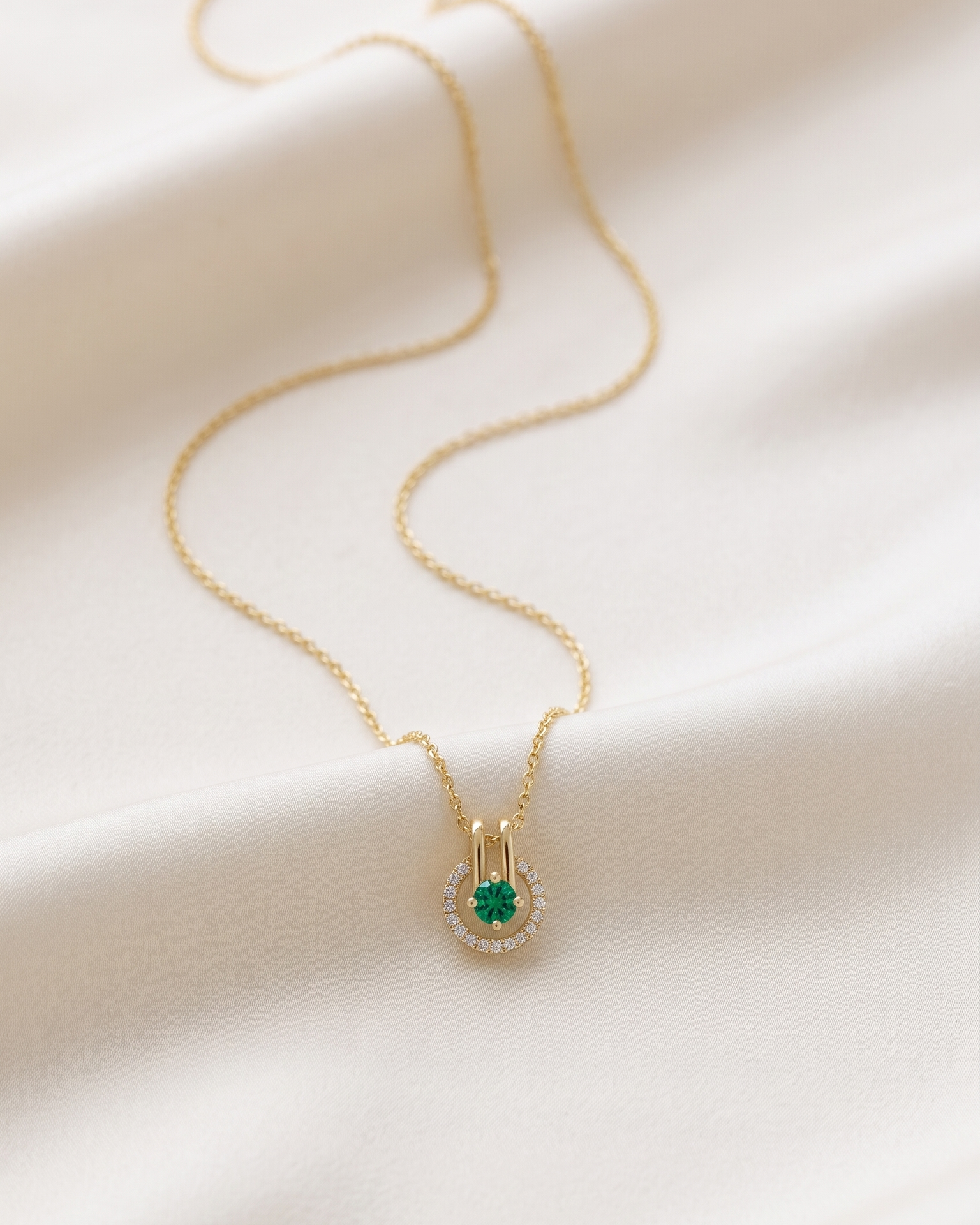 Necklace 03 - Emerald & White Diamonds