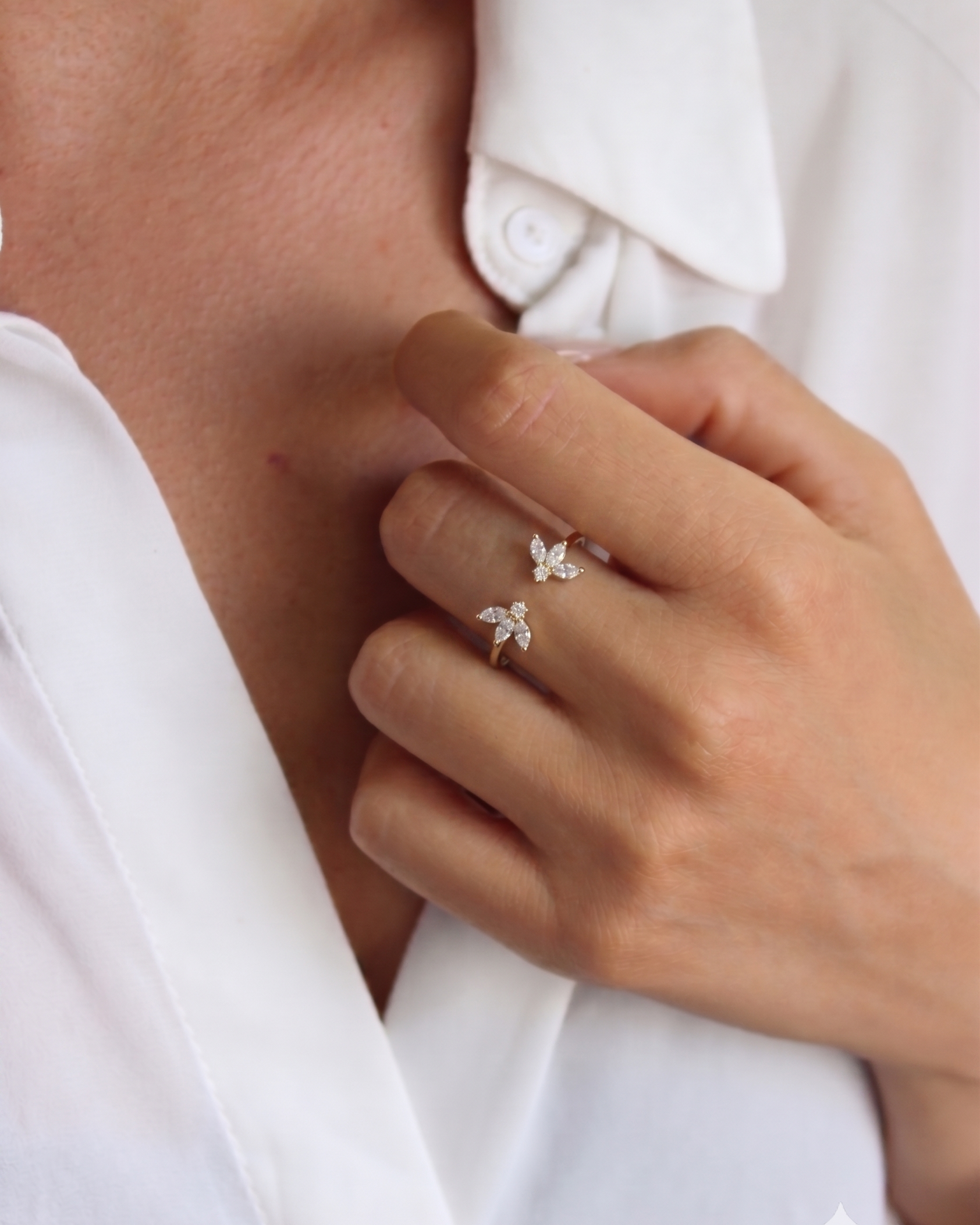 Enlarged Jeanne Bécu Open Gold Ring diamonds