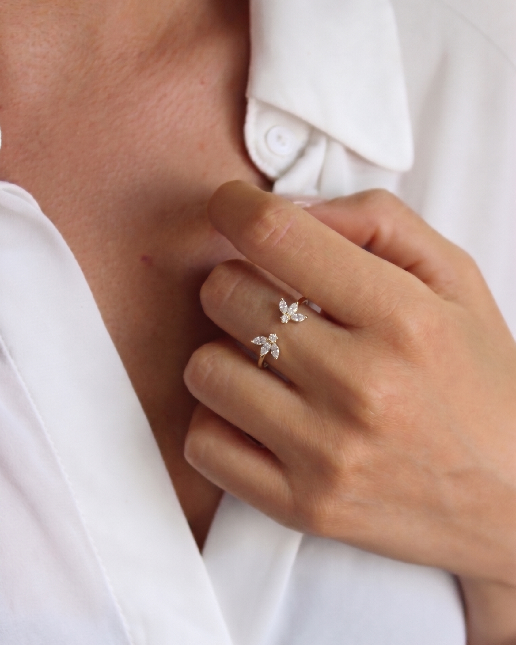 Enlarged Jeanne Bécu Open Gold Ring diamonds
