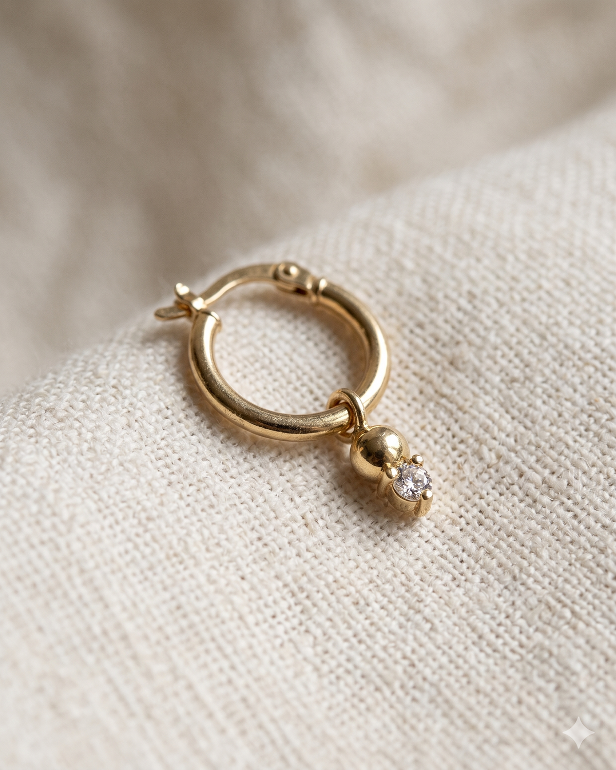 Hoop & Marie gold earring White diamond