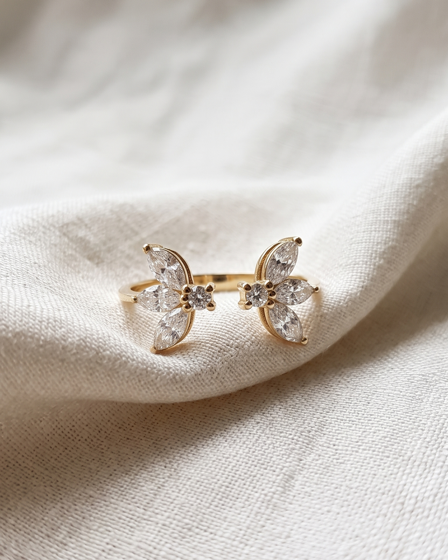 Enlarged Jeanne Bécu Open Gold Ring diamonds