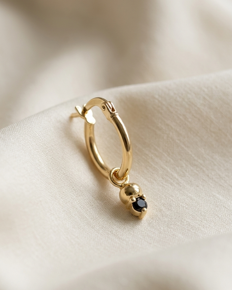 Hoop & Marie gold earring Black diamond