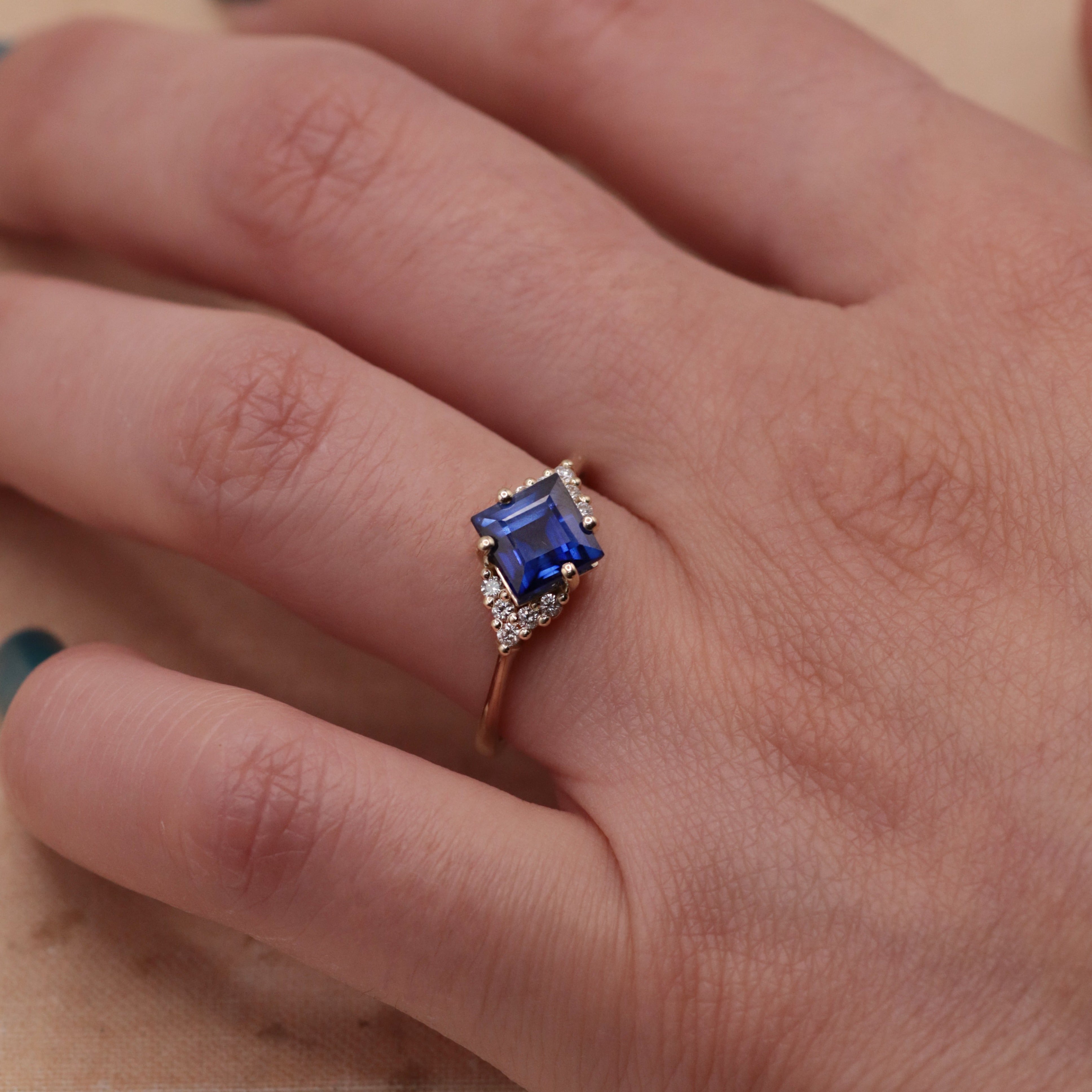 Juliette Ring With Diamonds and Blue Sapphire
