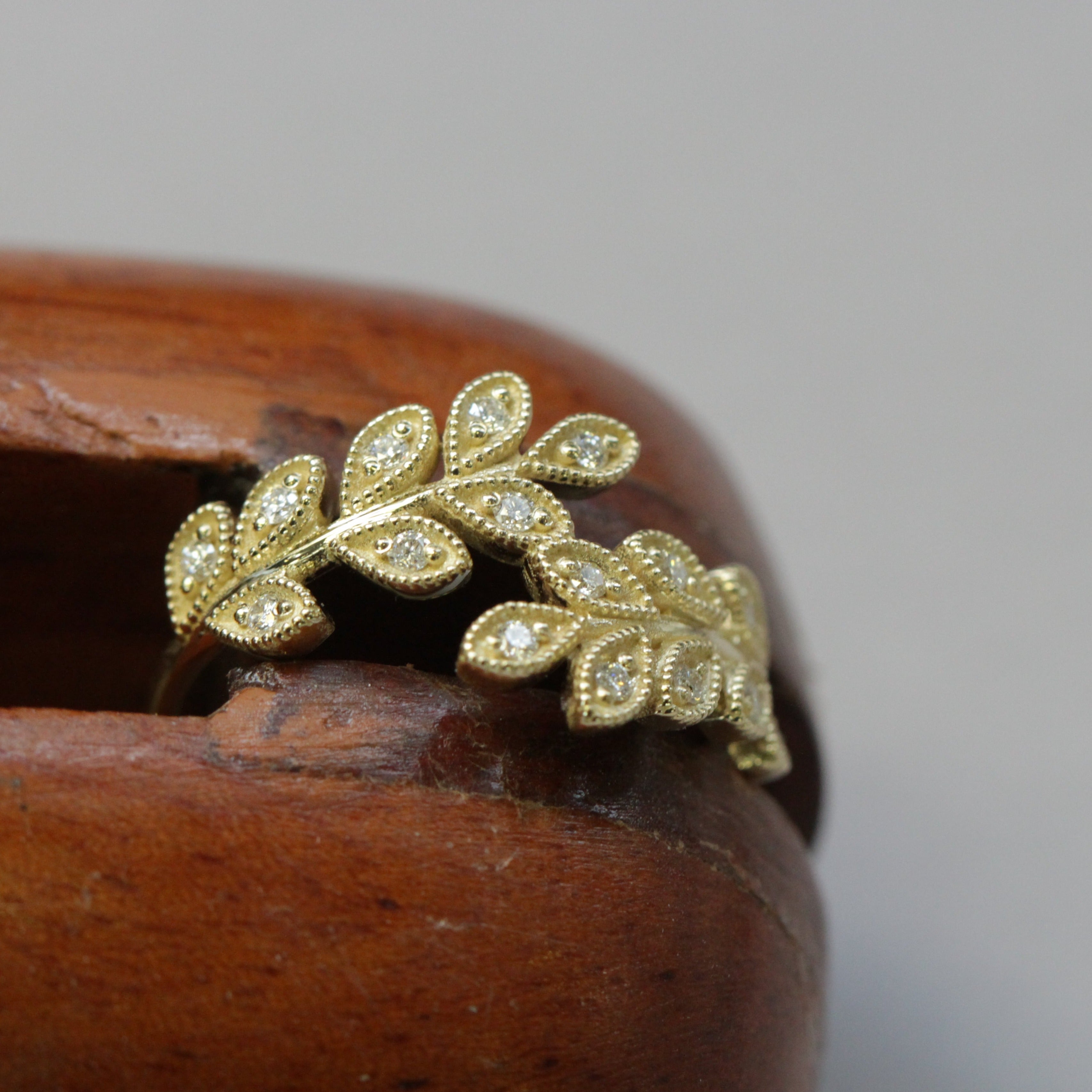 Closed Leaf Ring Diamonds