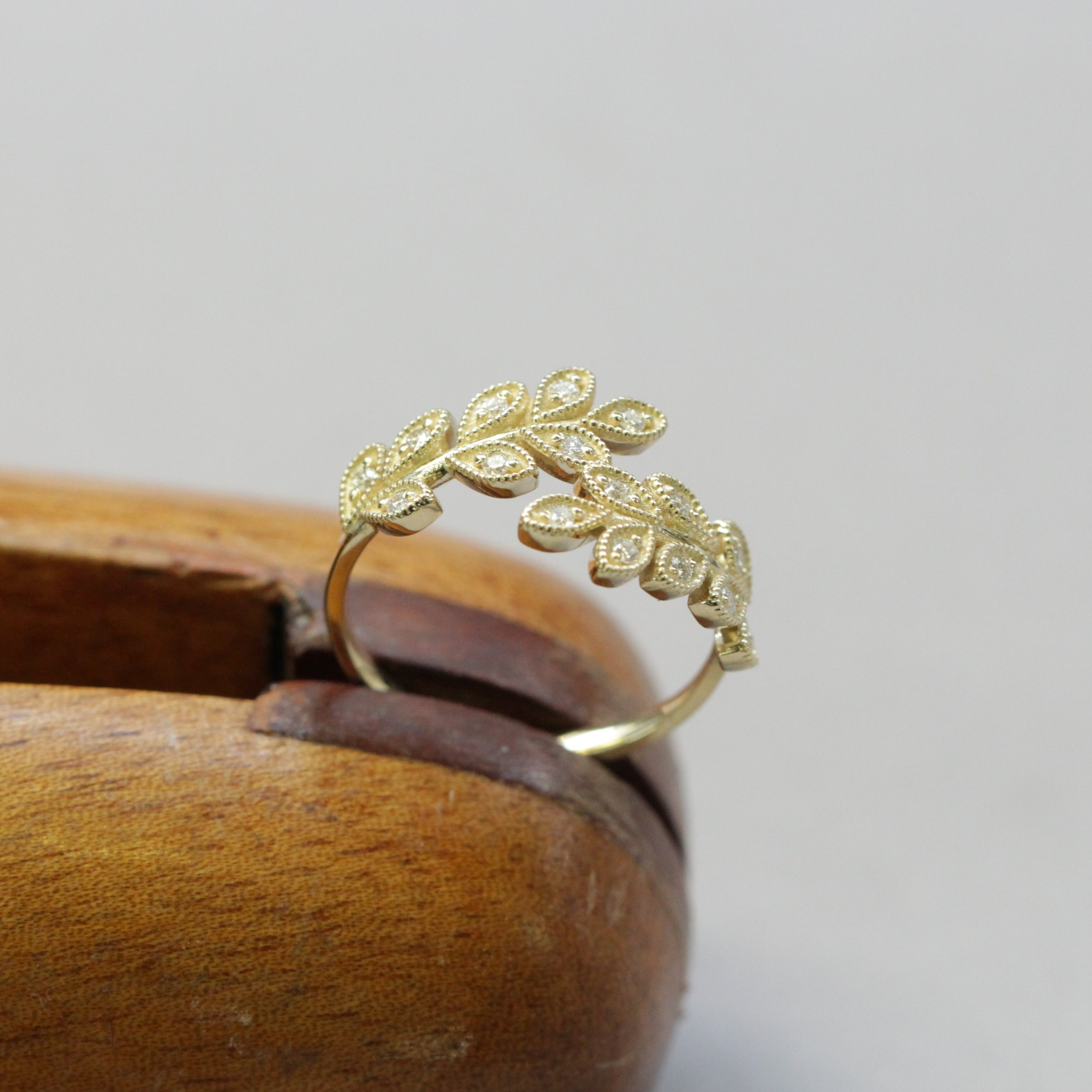 Closed Leaf Ring Diamonds