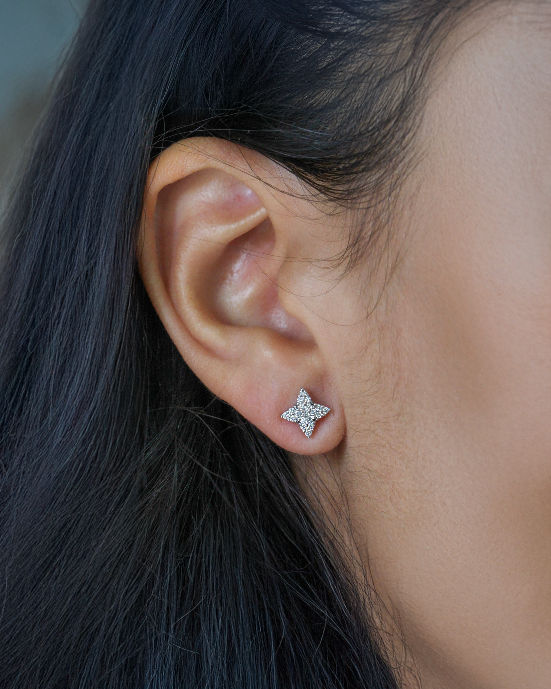 Uranus Earring With White Diamonds