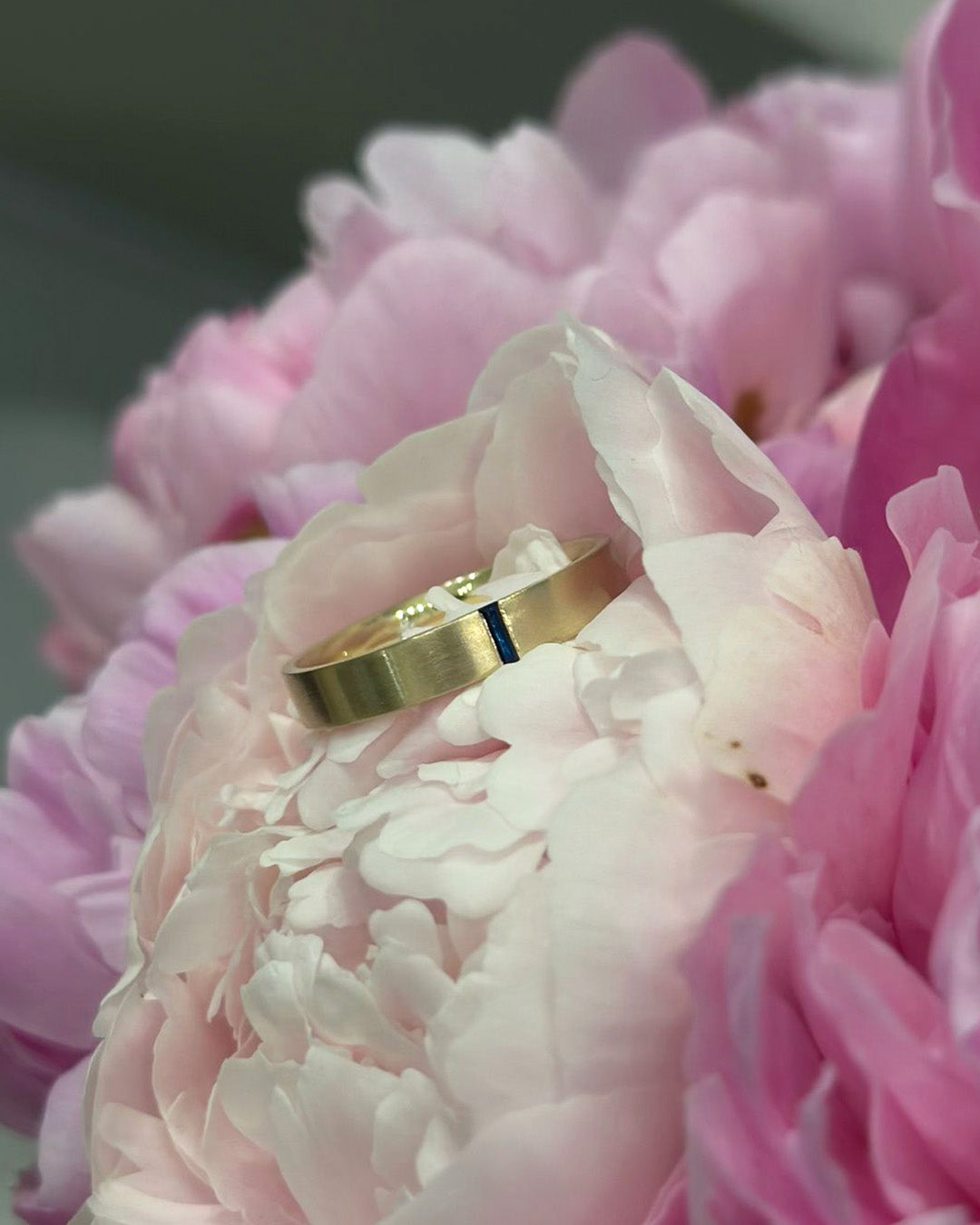 Frankie Gold Wedding Band With Sapphire & Diamond 4mm