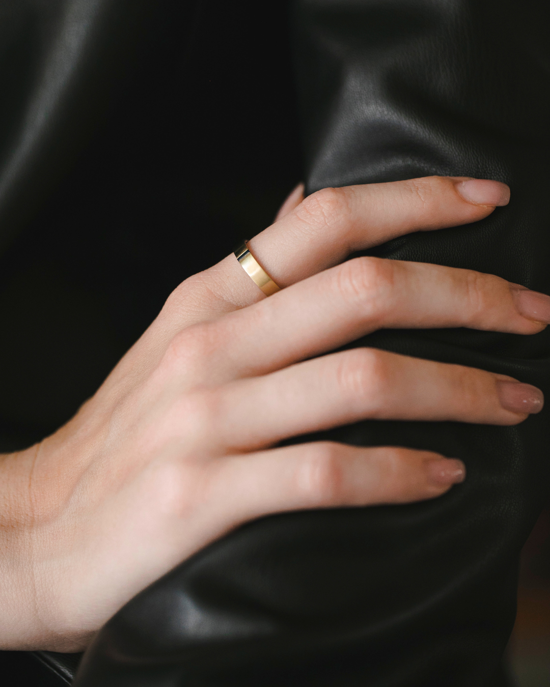 Frankie Gold Wedding Band With Sapphire & Diamond 4mm