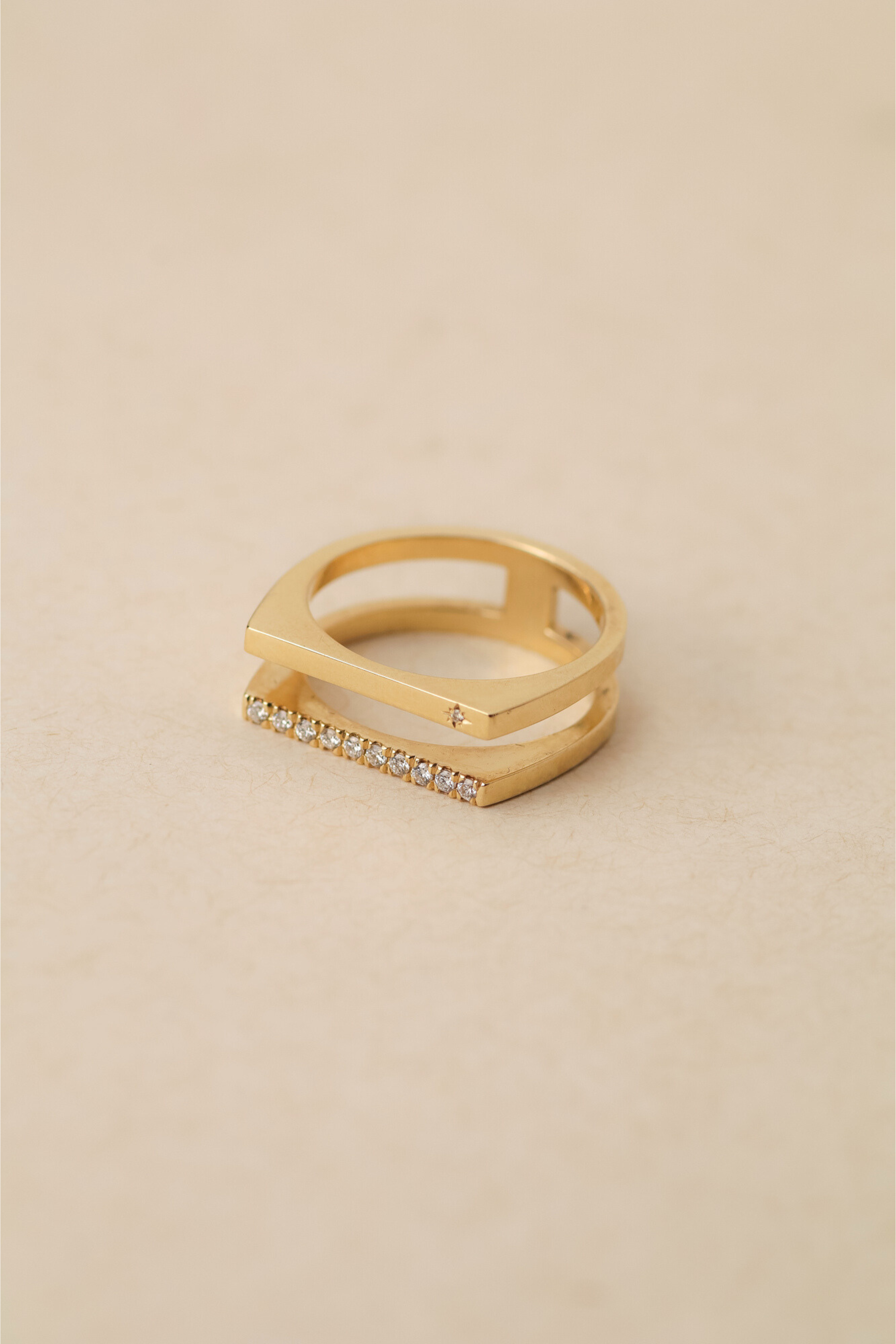 Arin Gold Ring white diamonds