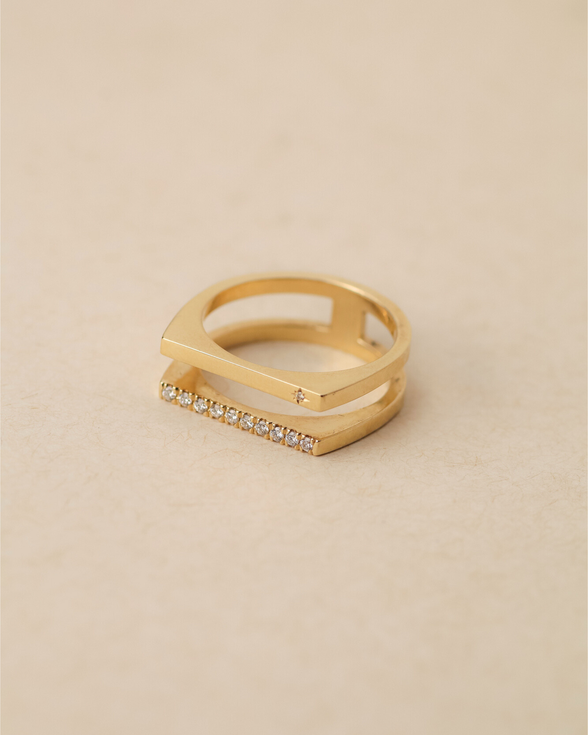 Arin Gold Ring white diamonds