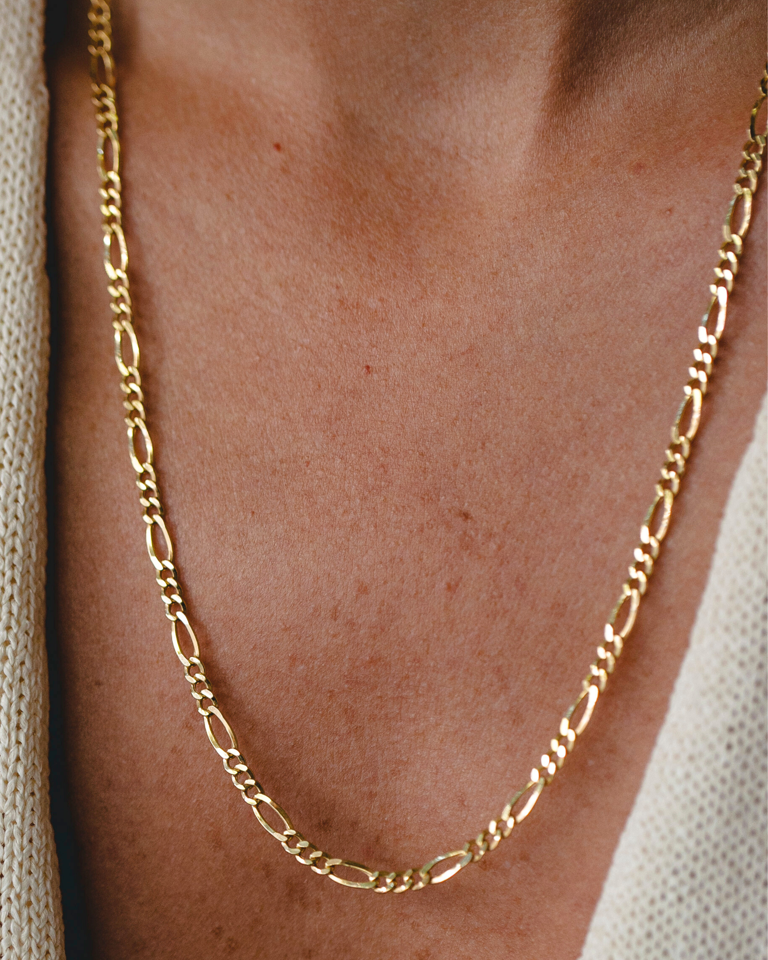 Naomi gold necklace