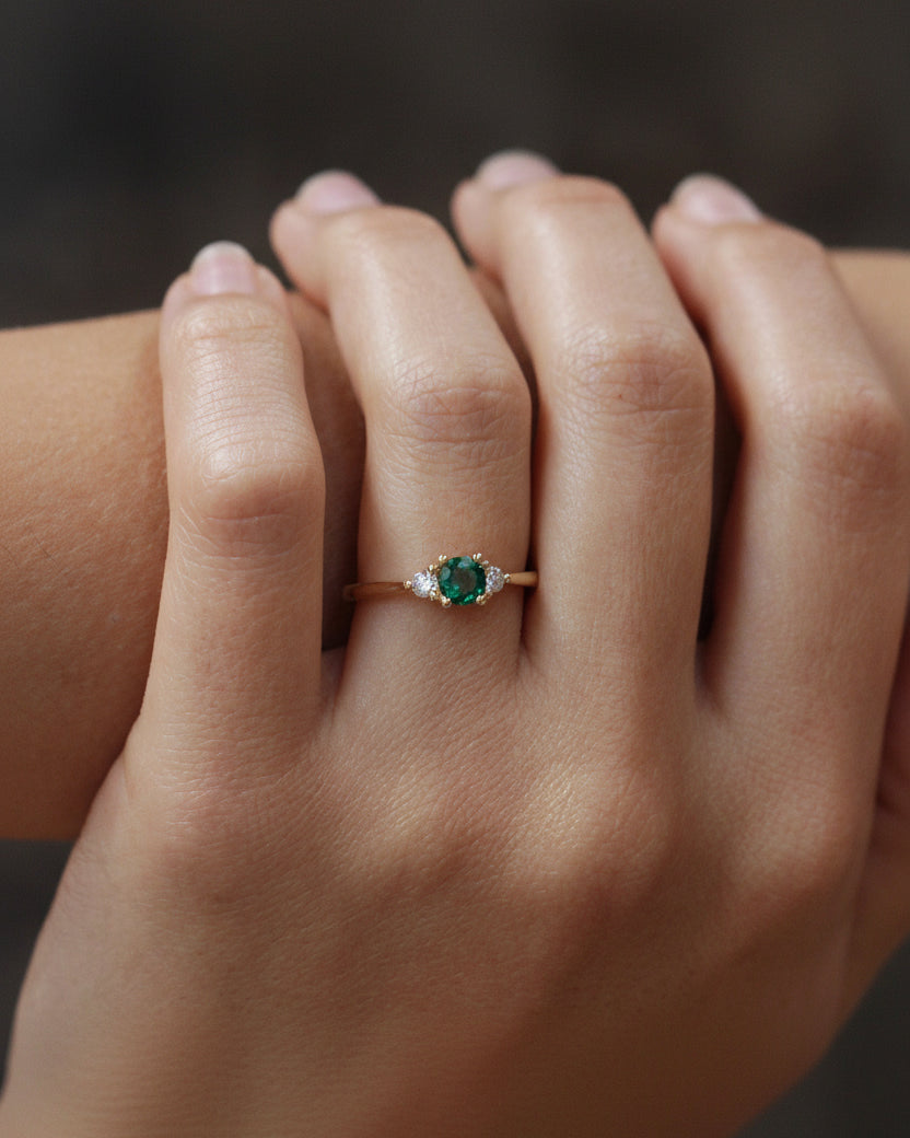Audrey Gold Ring 4.5mm Emerald & Diamond