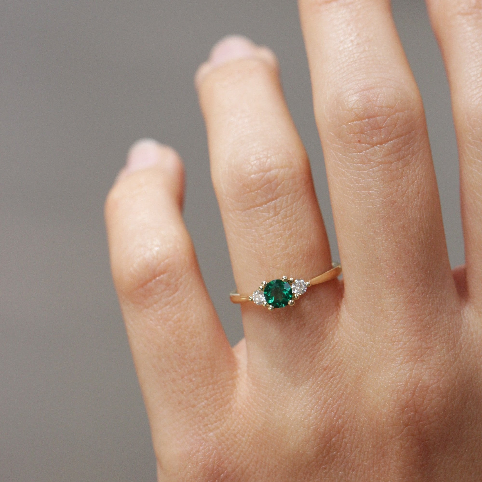 Audrey Gold Ring 4.5mm Emerald & Diamond