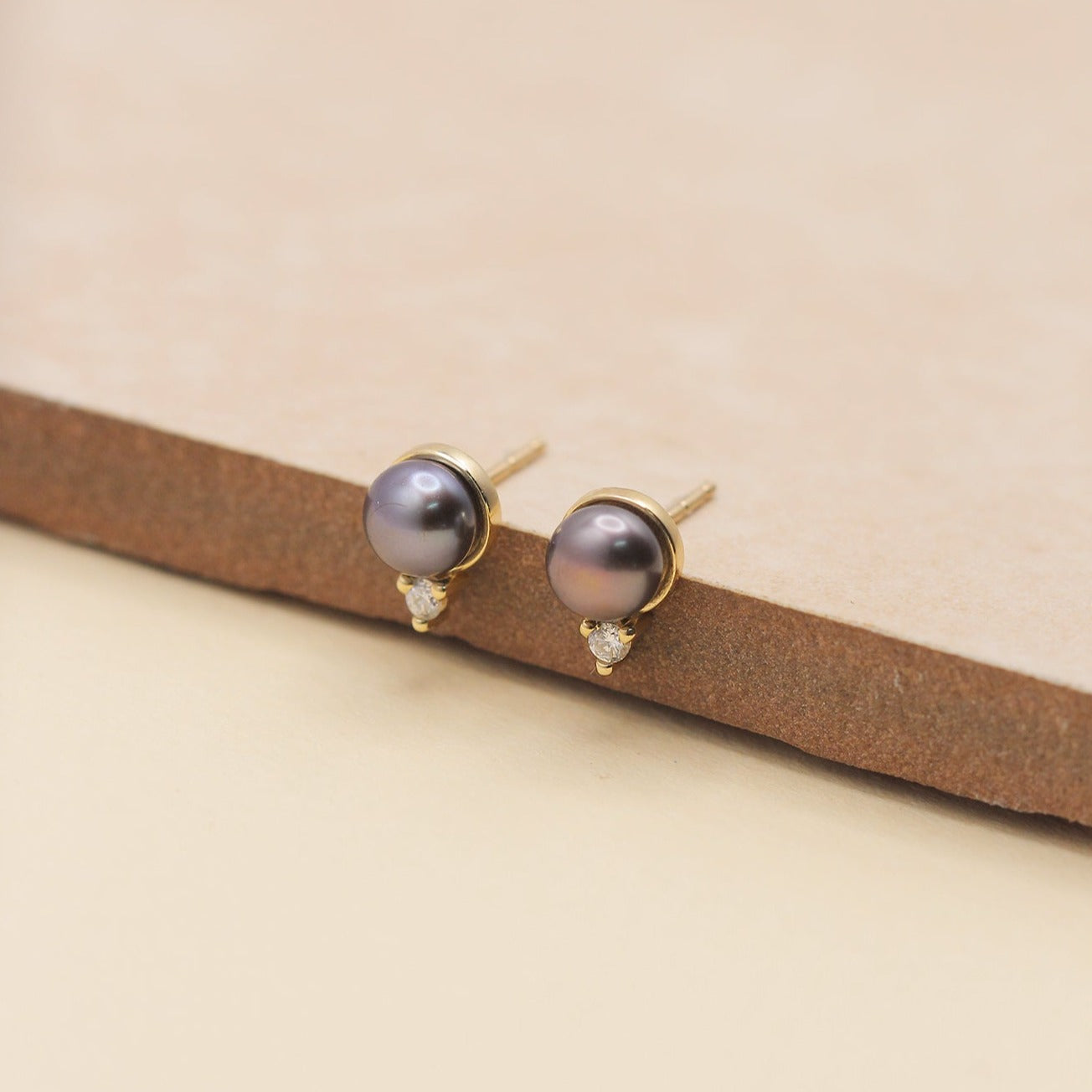 Scarlett Earring black pearl