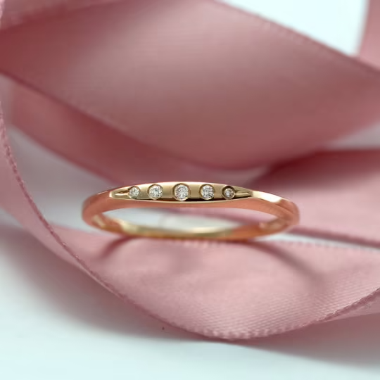 Jackie Gold Ring Five Diamonds