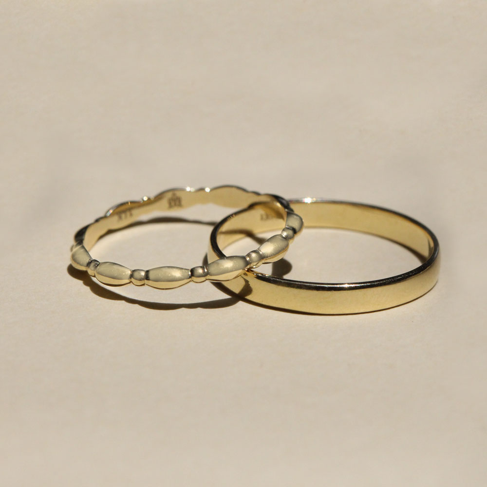 Gold curvy wedding band