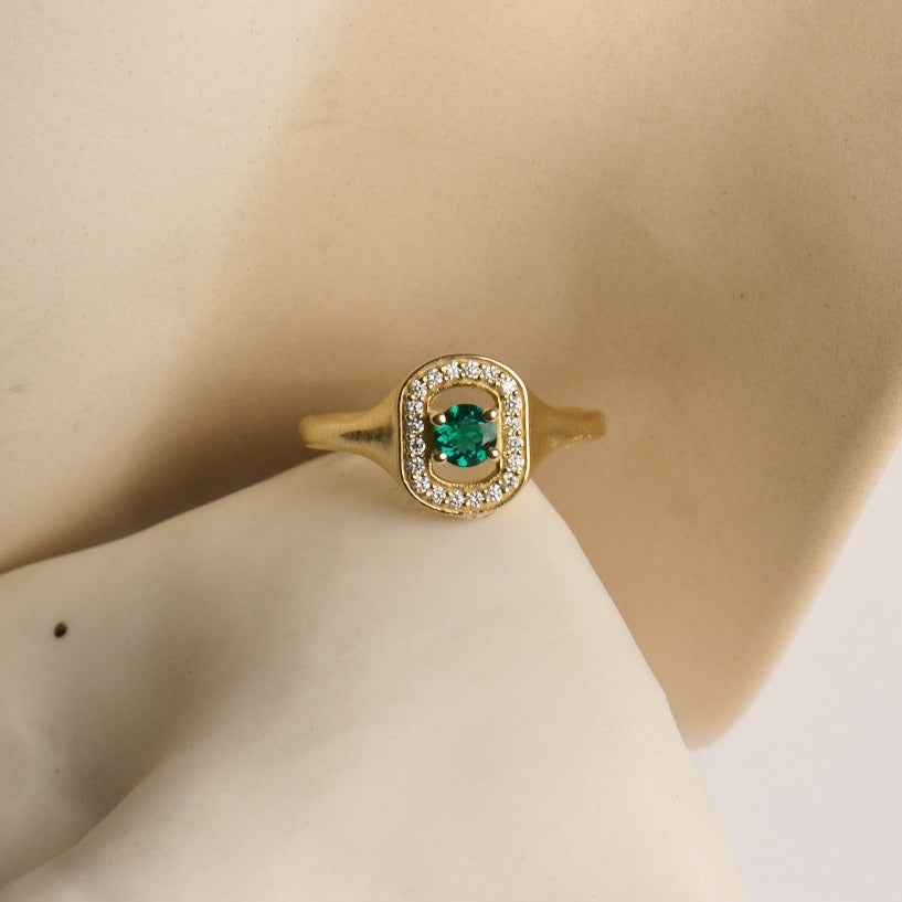 Ring 05 - Emerald & White Diamonds