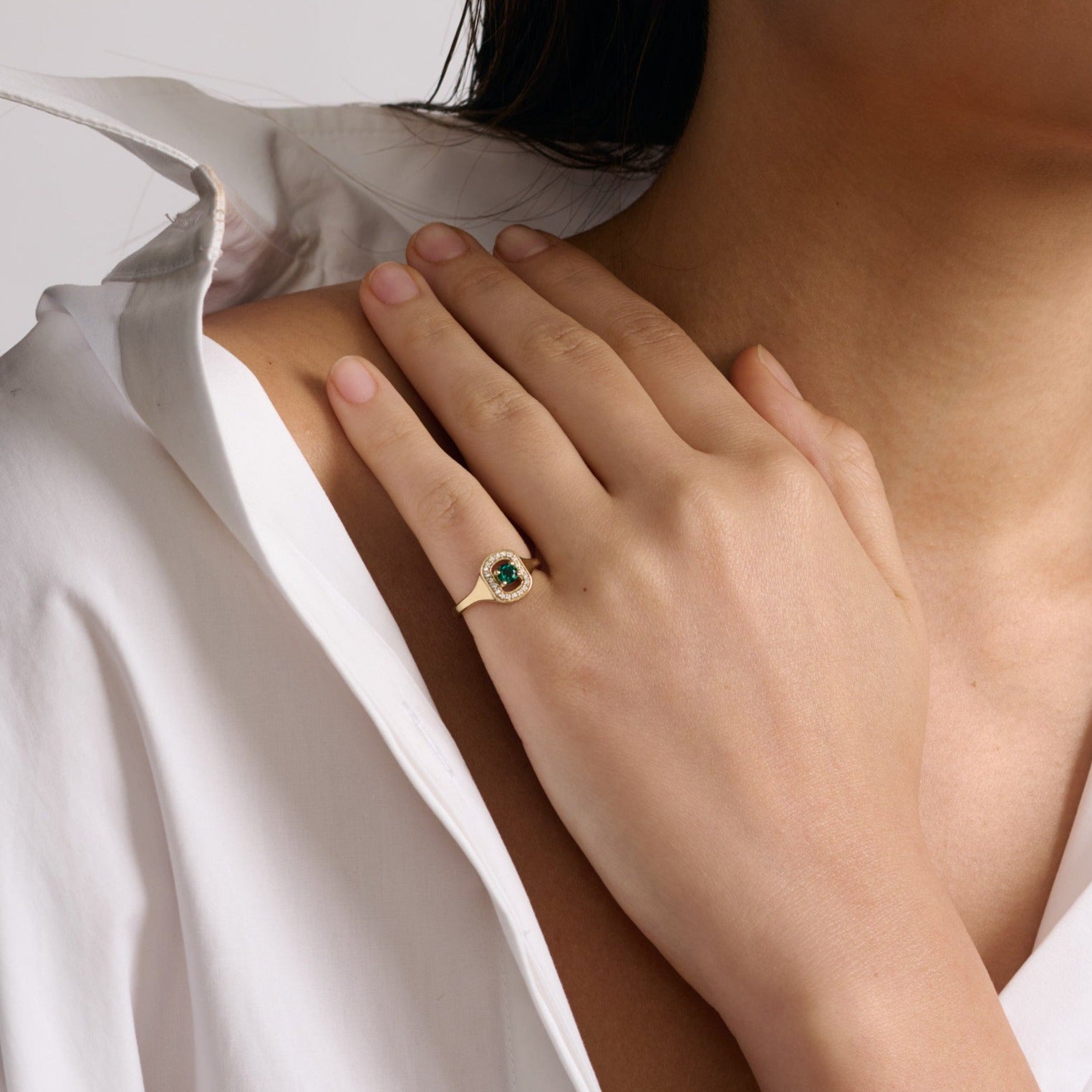 Ring 05 - Emerald & White Diamonds