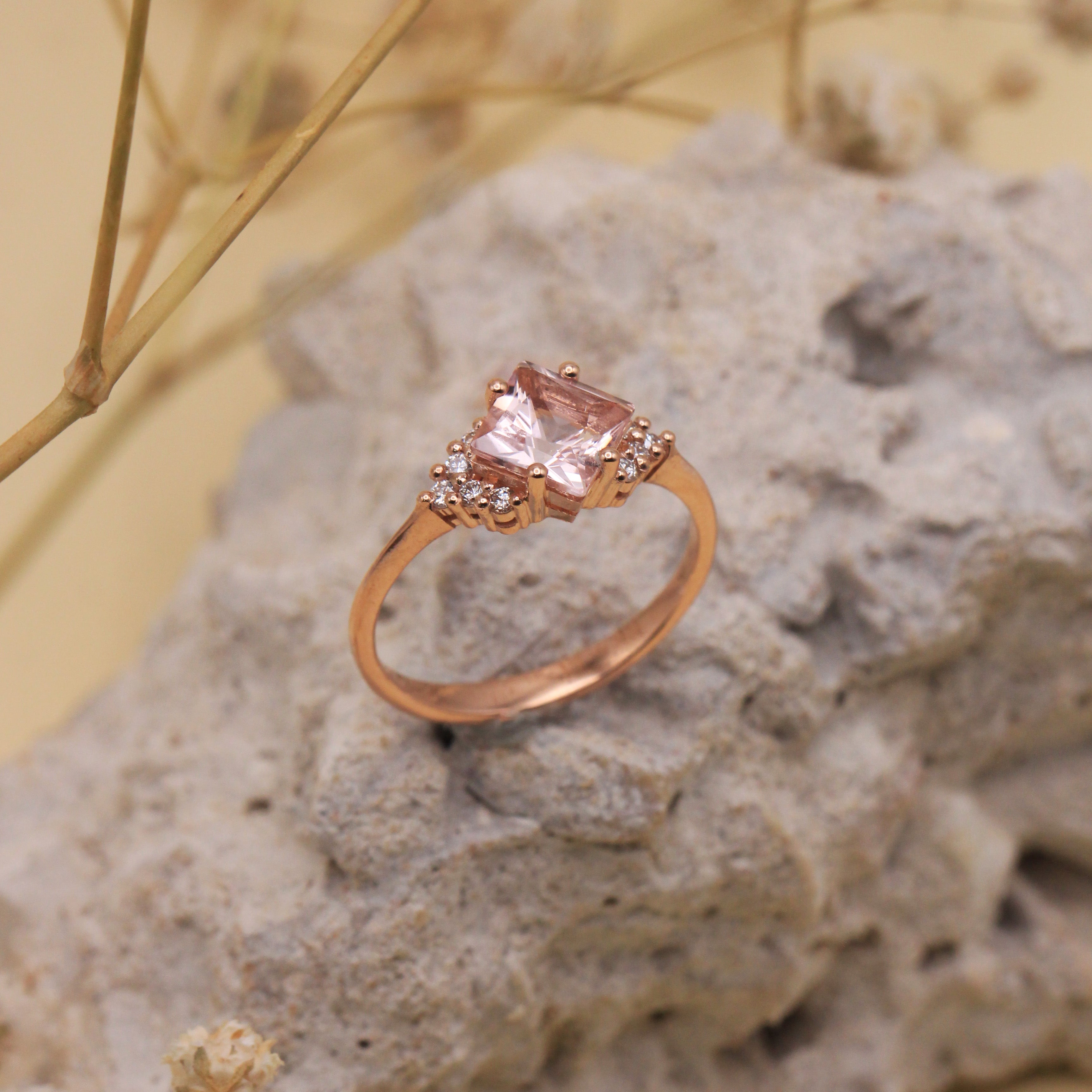 Juliette Ring With Diamonds and Morganite