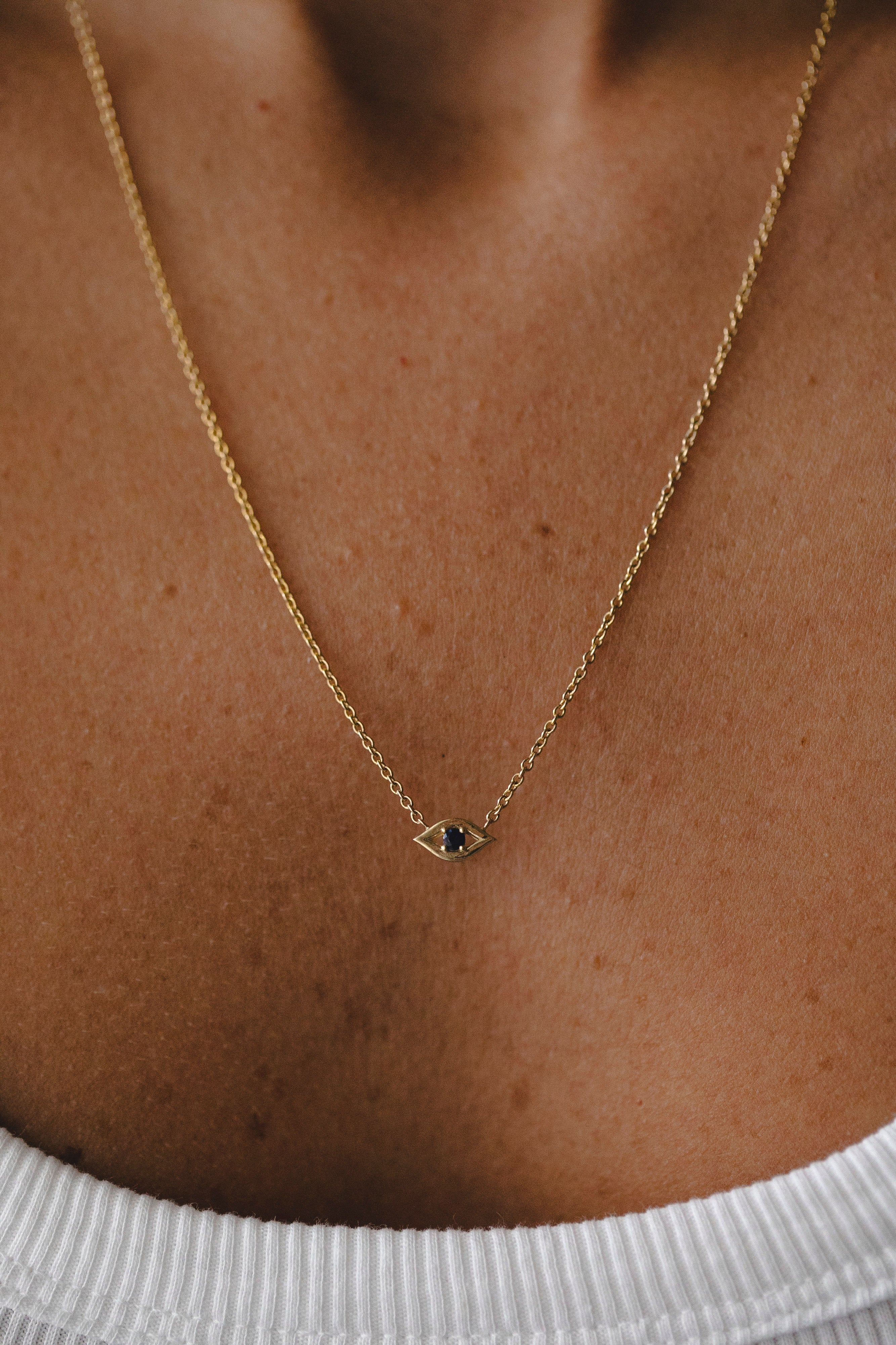 Evil Eye floating Gold Necklace sapphire