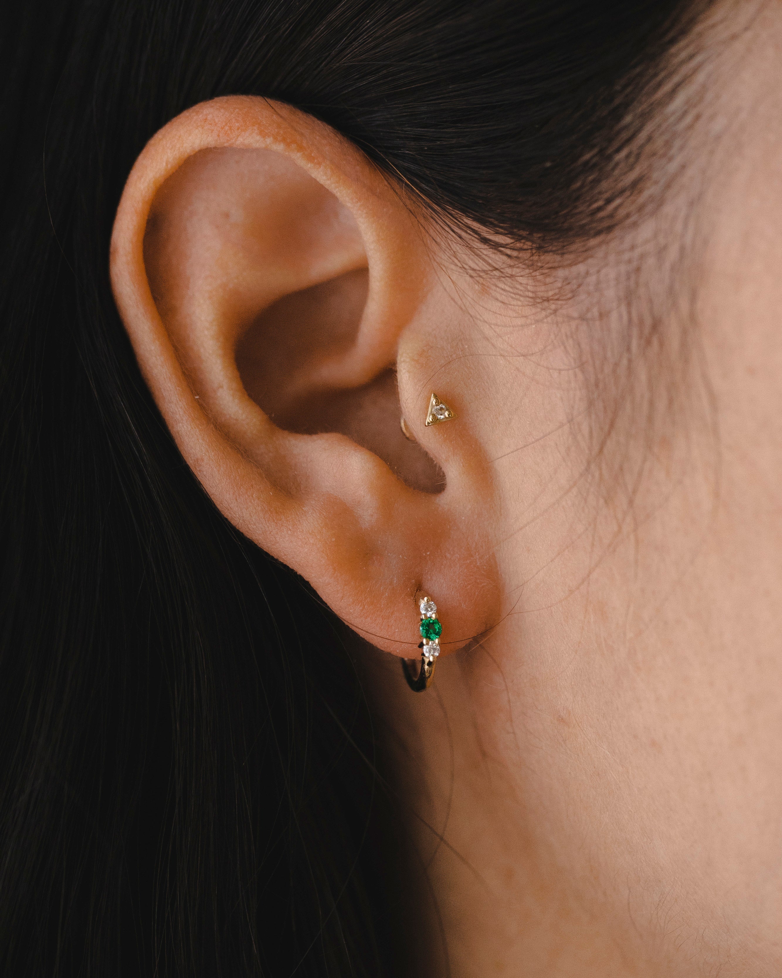 Audrey medium Hoop With Emerald And White Diamonds