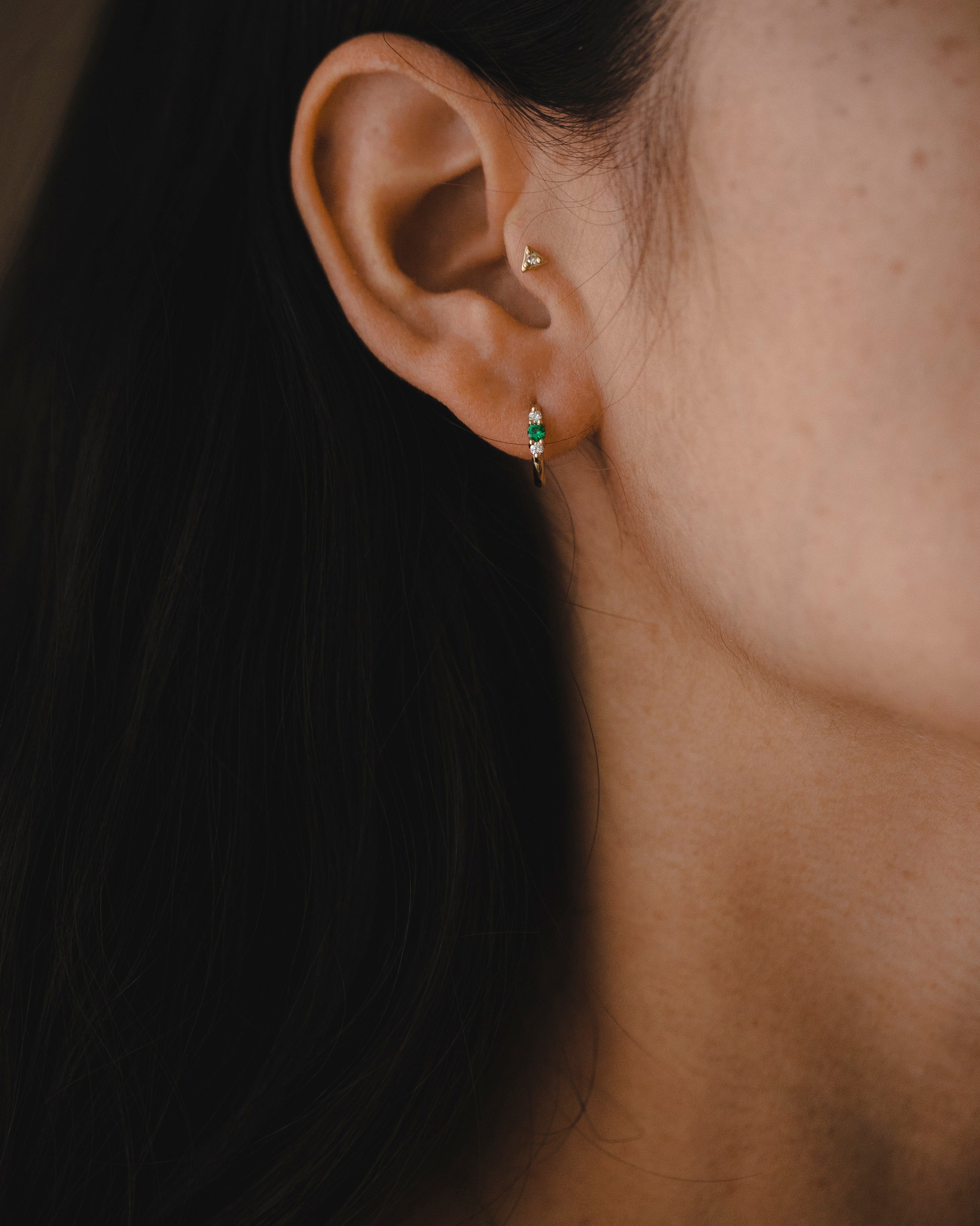Audrey medium Hoop With Emerald And White Diamonds