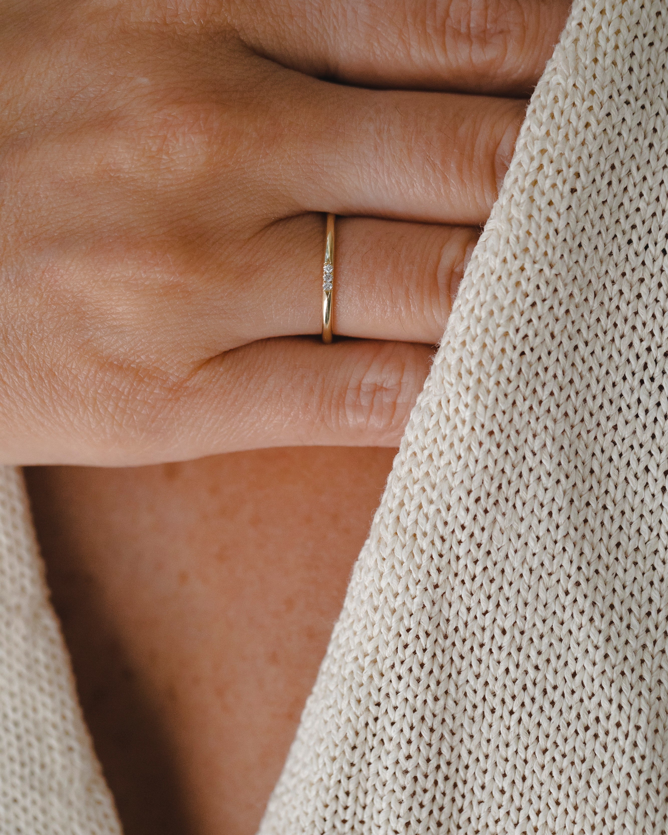 Kelly Ring With 3 White Diamonds